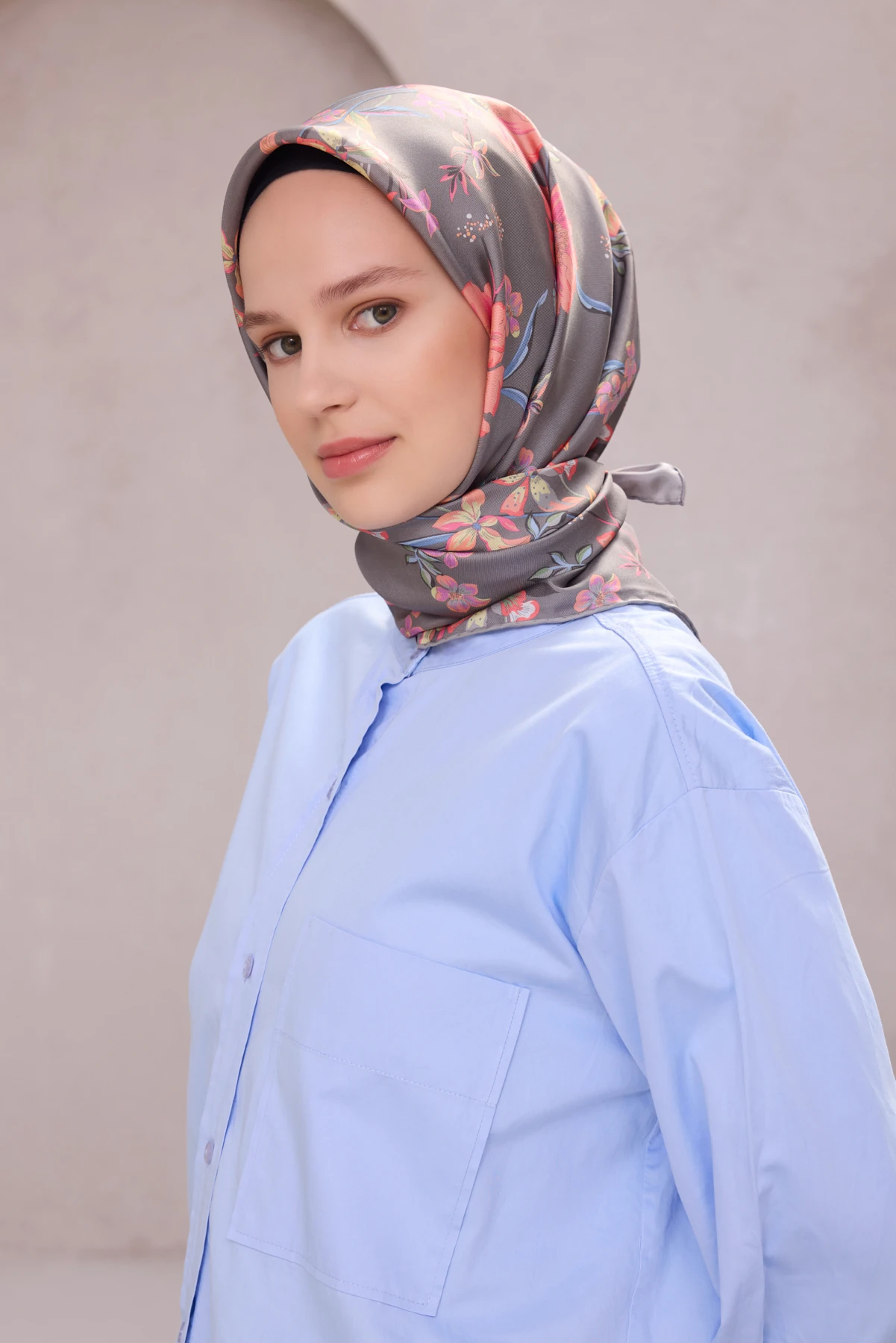 Belli Çiçek Desen İpek Twill Eşarp 4210D01