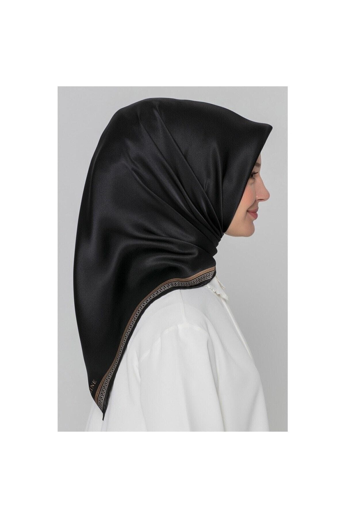 Armine 90*90 Sura Ipek Eşarp Siyah Gold (E20KA8432D03)