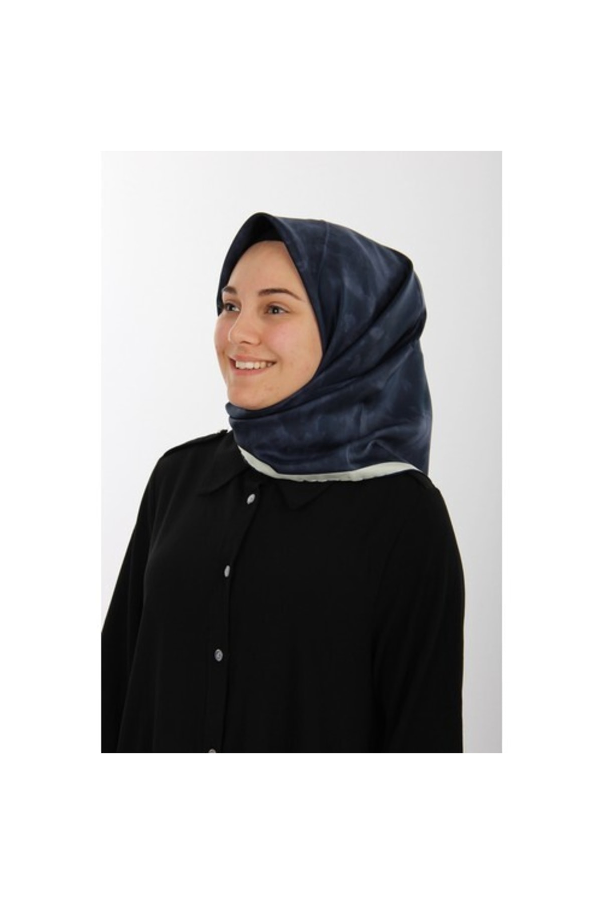 Aker 90*90 Lacivert Ipek Krep Saten Eşarp 7208701-322