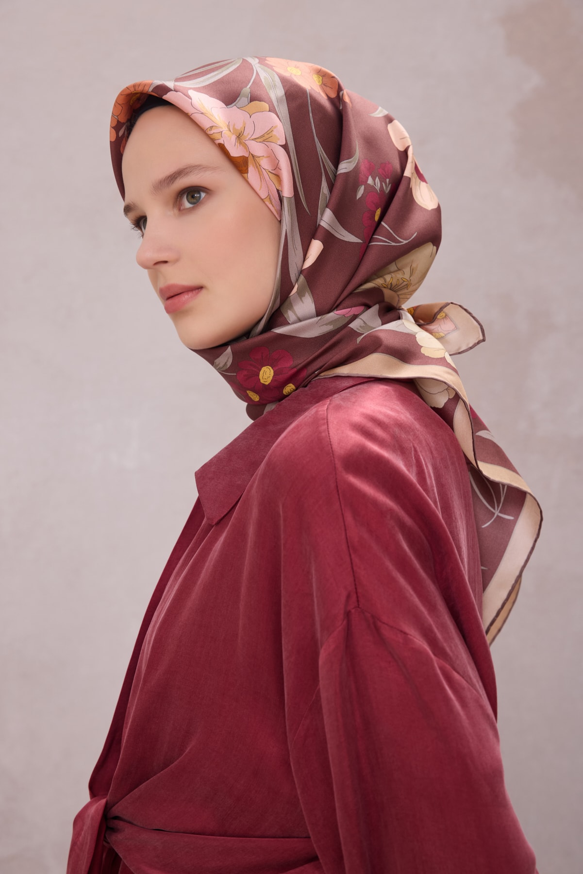 Belli Çiçek Desen İpek Twill Eşarp 4219D01