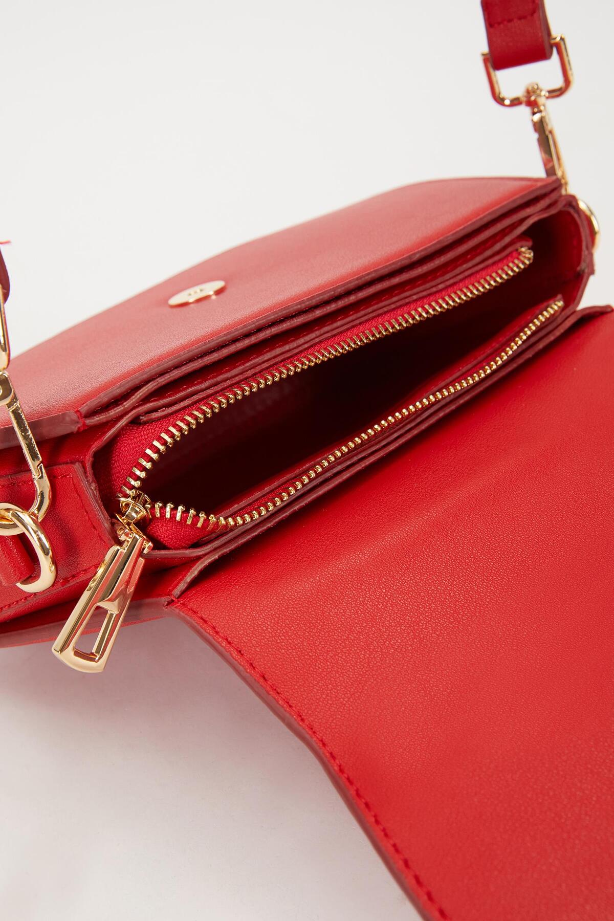 Levidor Kırmızı Kalp Aksesuarlı Omuz Çantası-930168