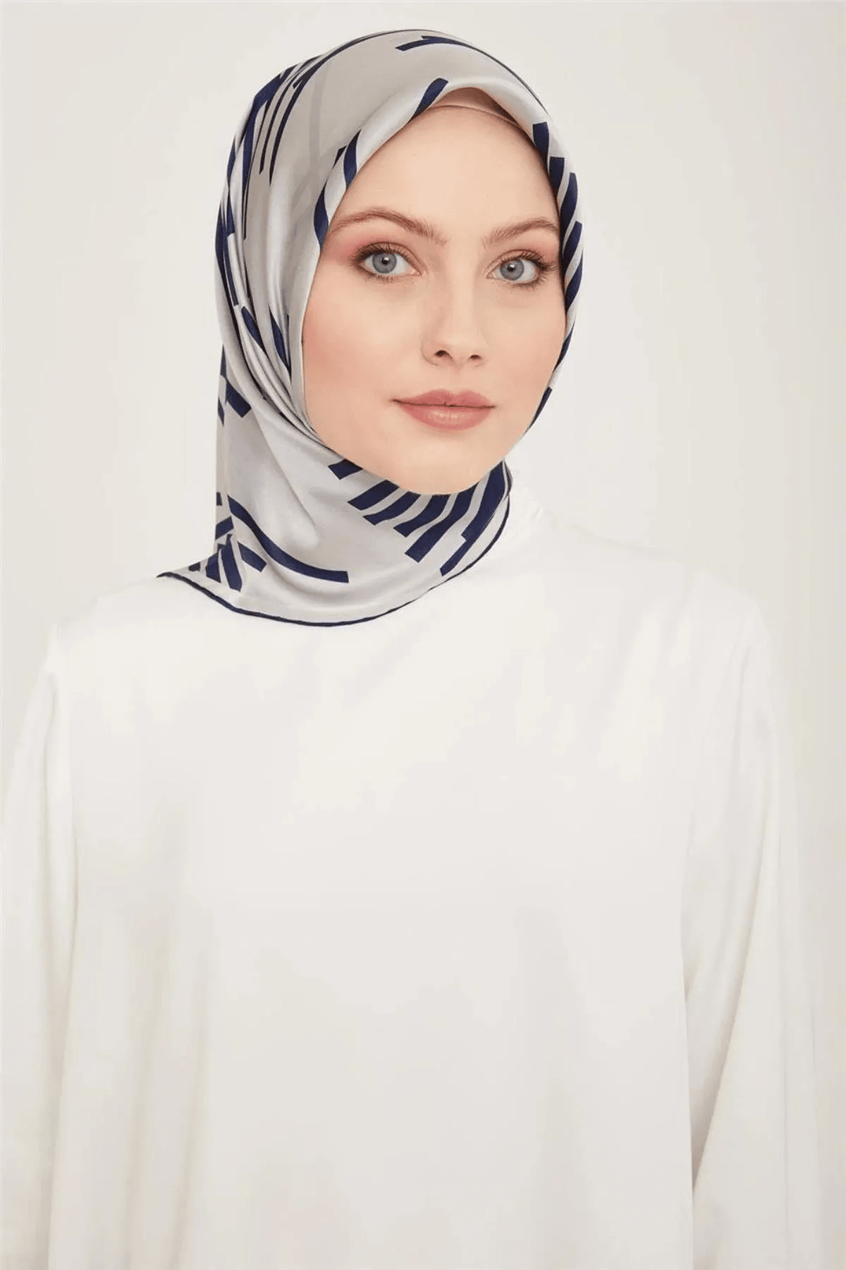 Armine Sura İpek Eşarp 9157D (S )