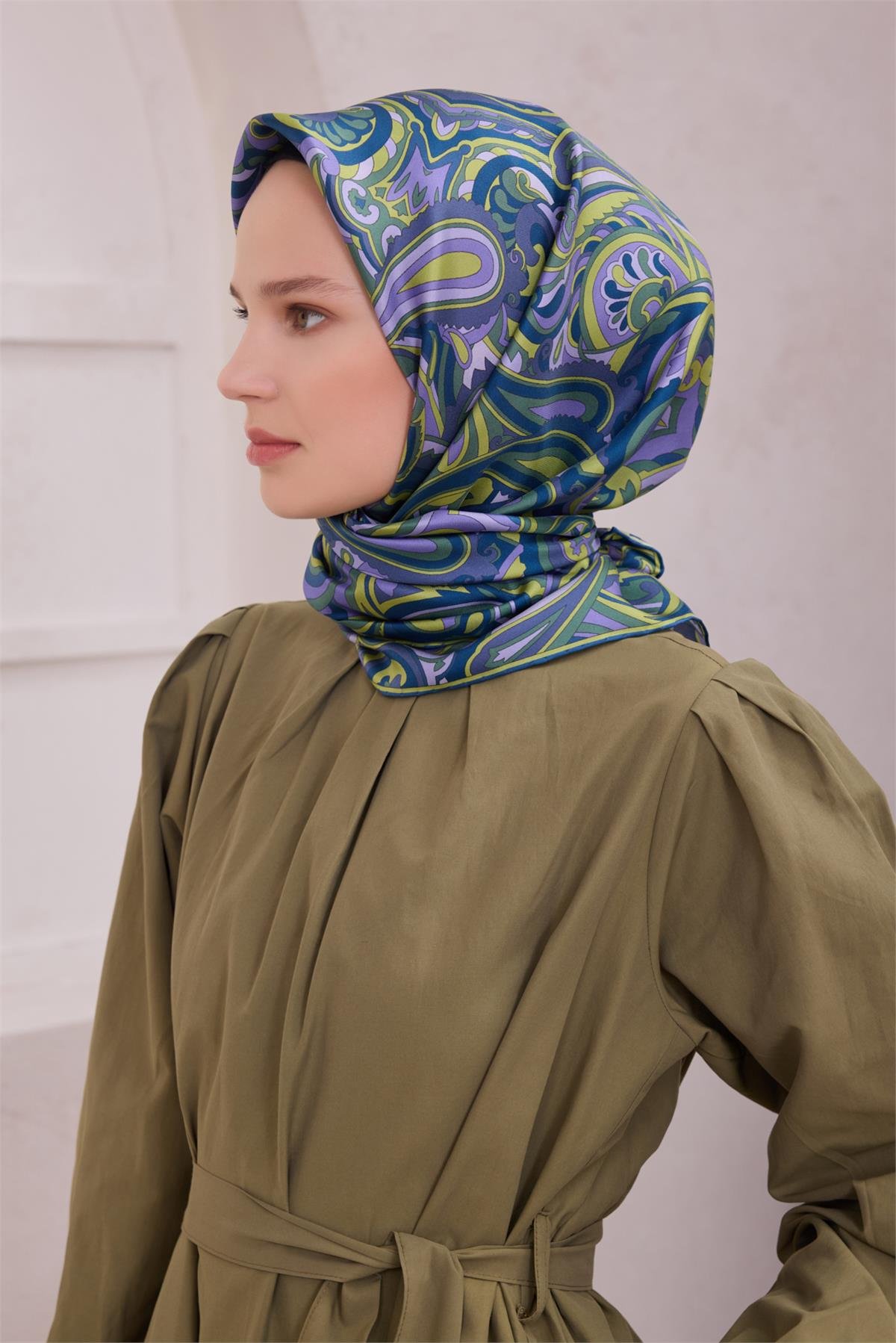 Belli Etnik Desen Saf İpek Twill Eşarp 4222D01
