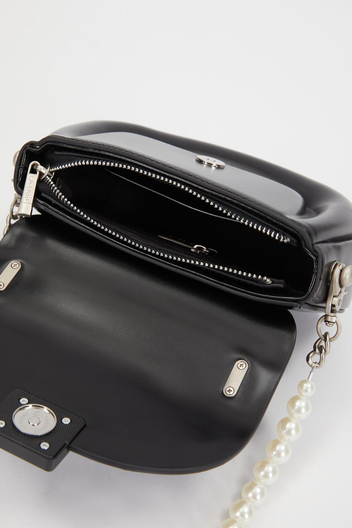 Levidor Siyah Kalp Akseuarlı El Çantası-930236