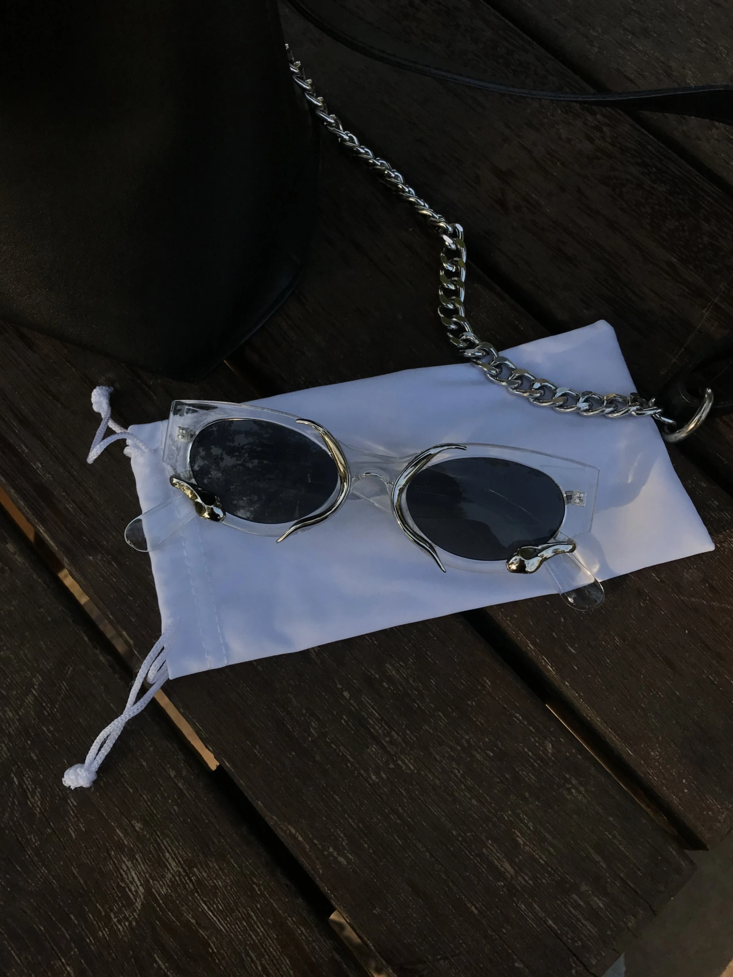 Naja Yılan Detaylı Şeffaf Gözlük