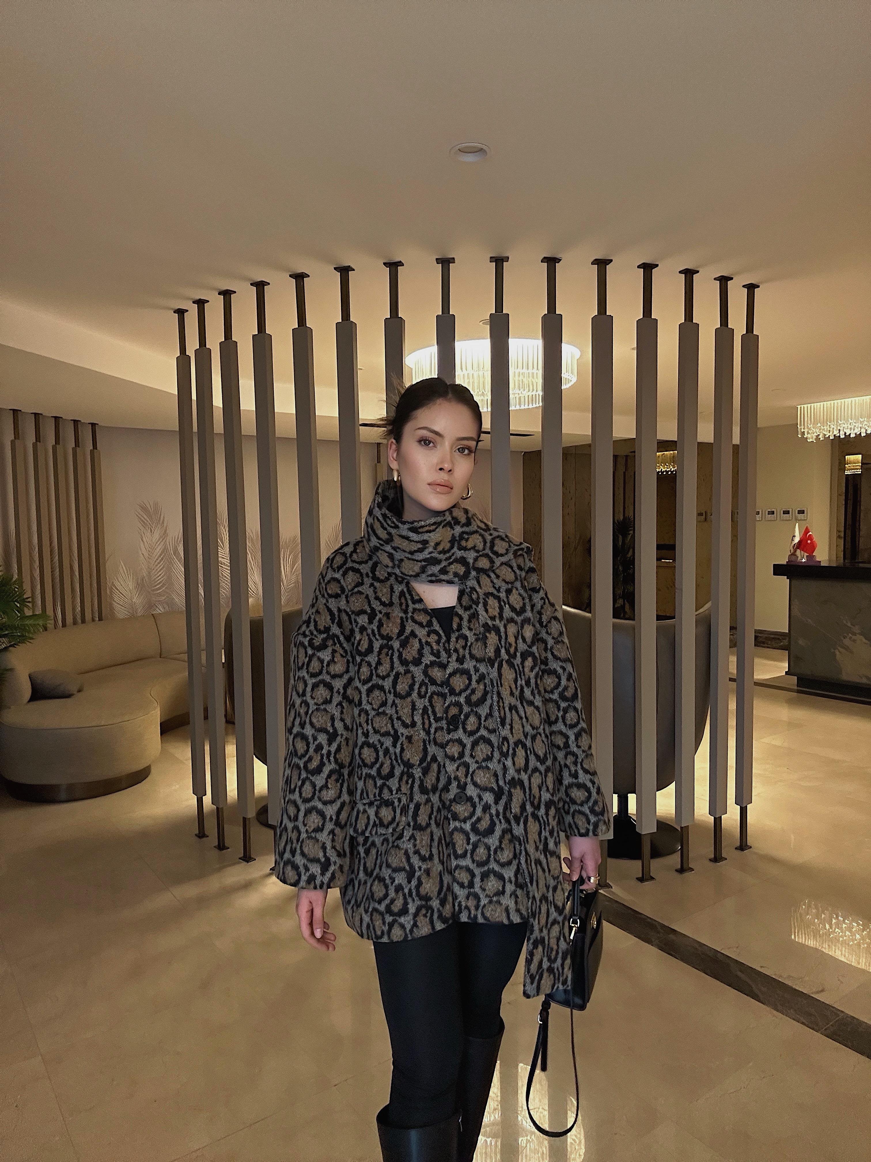 Carmen Oversize V Yaka Leopar Atkılı Ceket