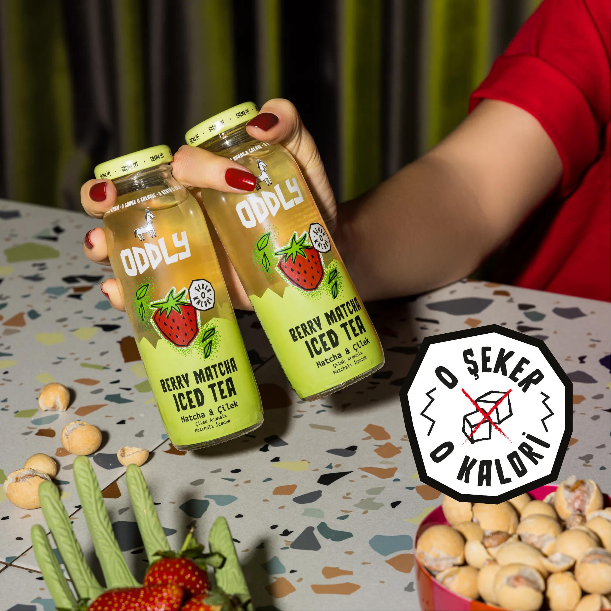 ODDLY BERRY MATCHA SOĞUK ÇAY CAM MATCHA ÇİLEK - 0 ŞEKER & 0 KALORİ 250 ML X 6 ADET