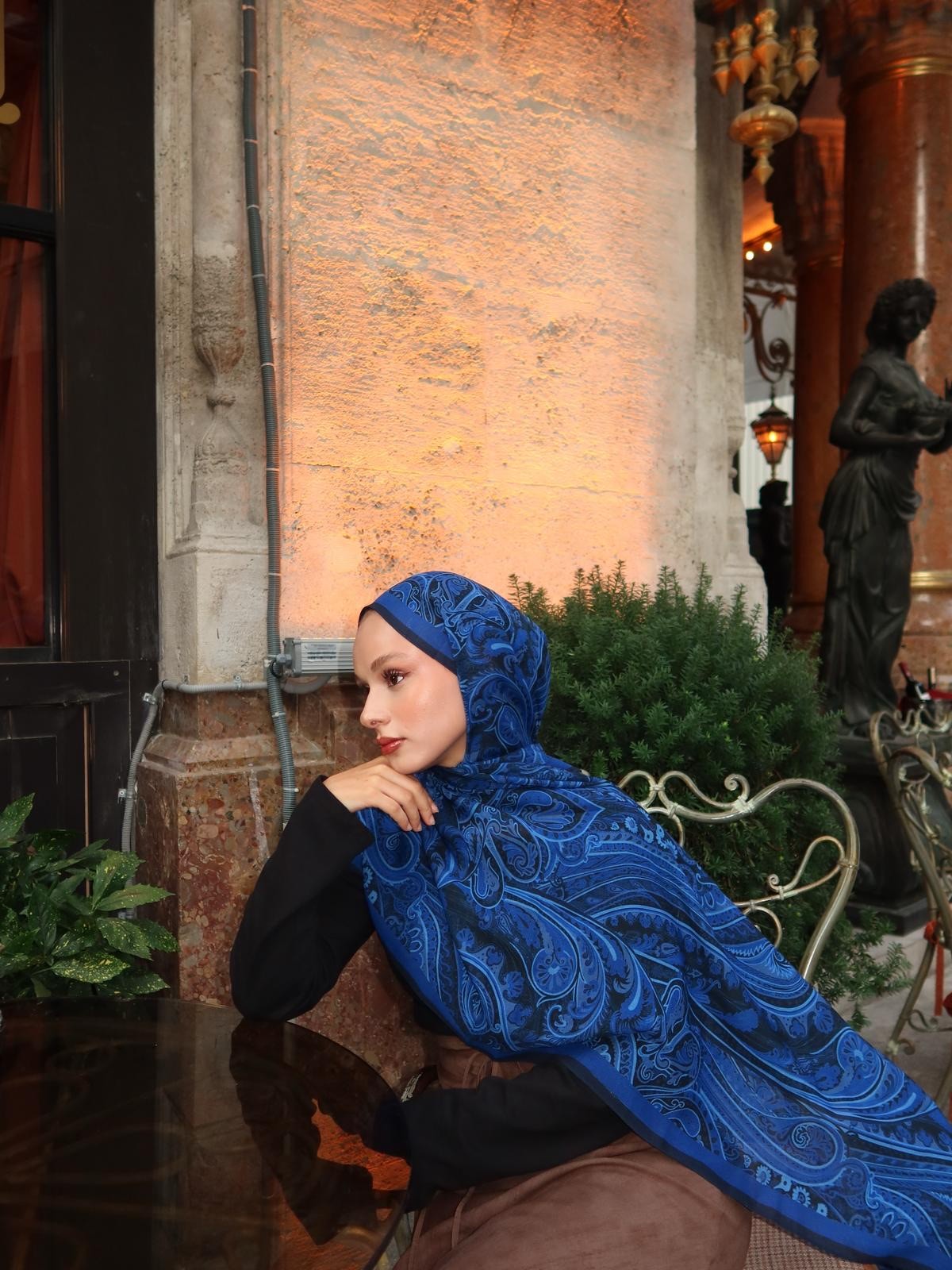Lacivert Motif Yün Şal 