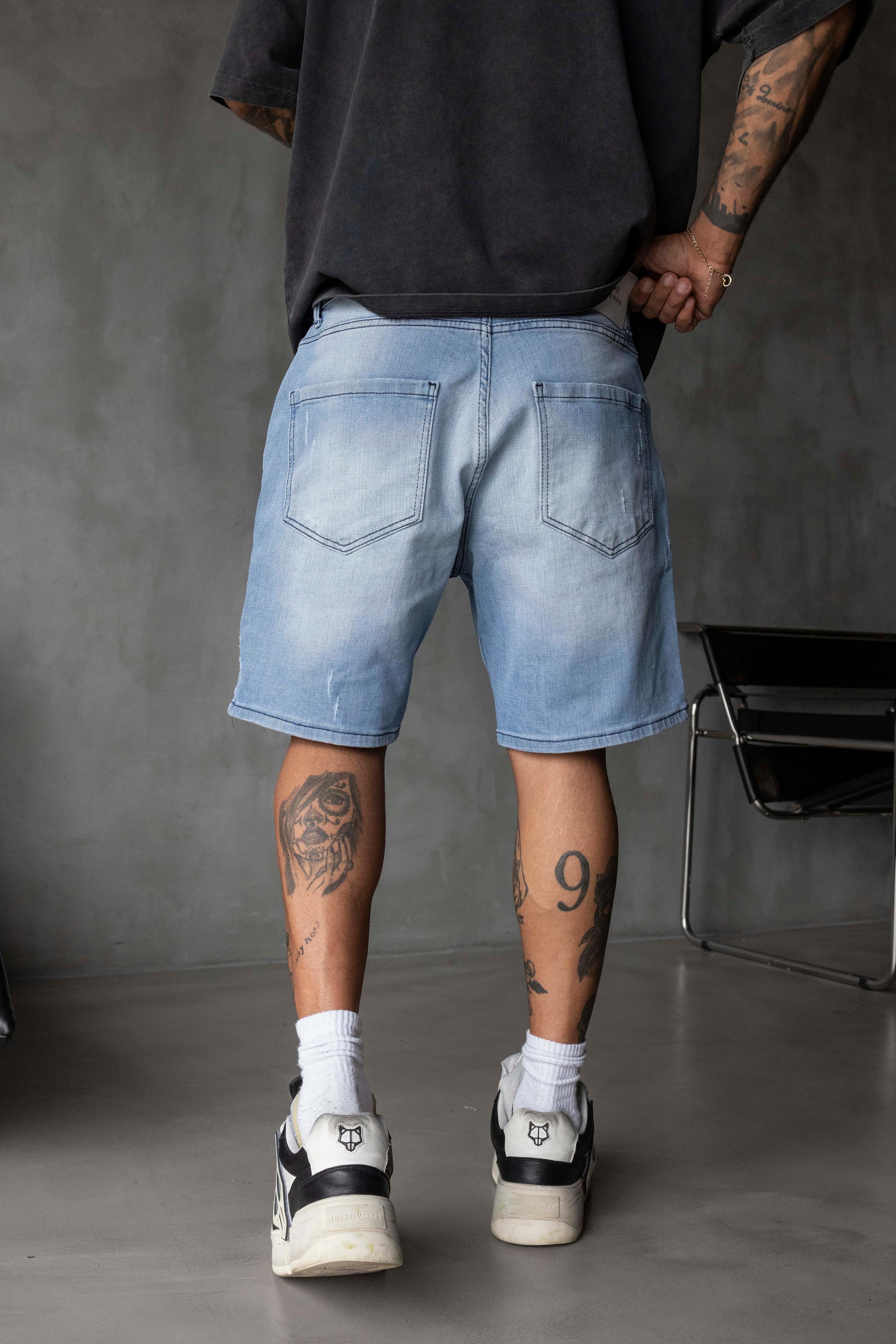 Açık Mavi Yırtık ve Boya Efektli Denim Şort