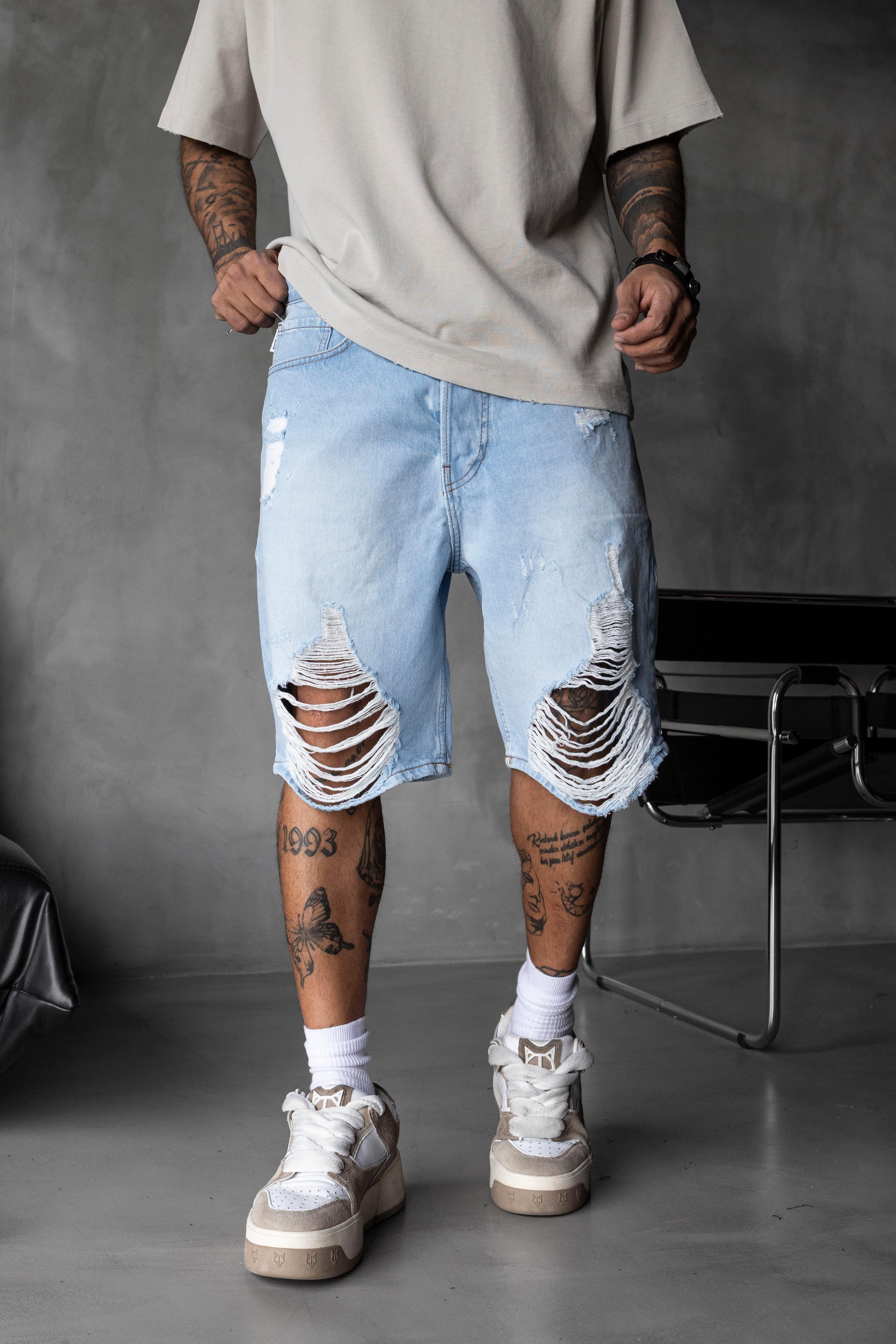 Yıkamalı Yırtık Detaylı Denim Şort