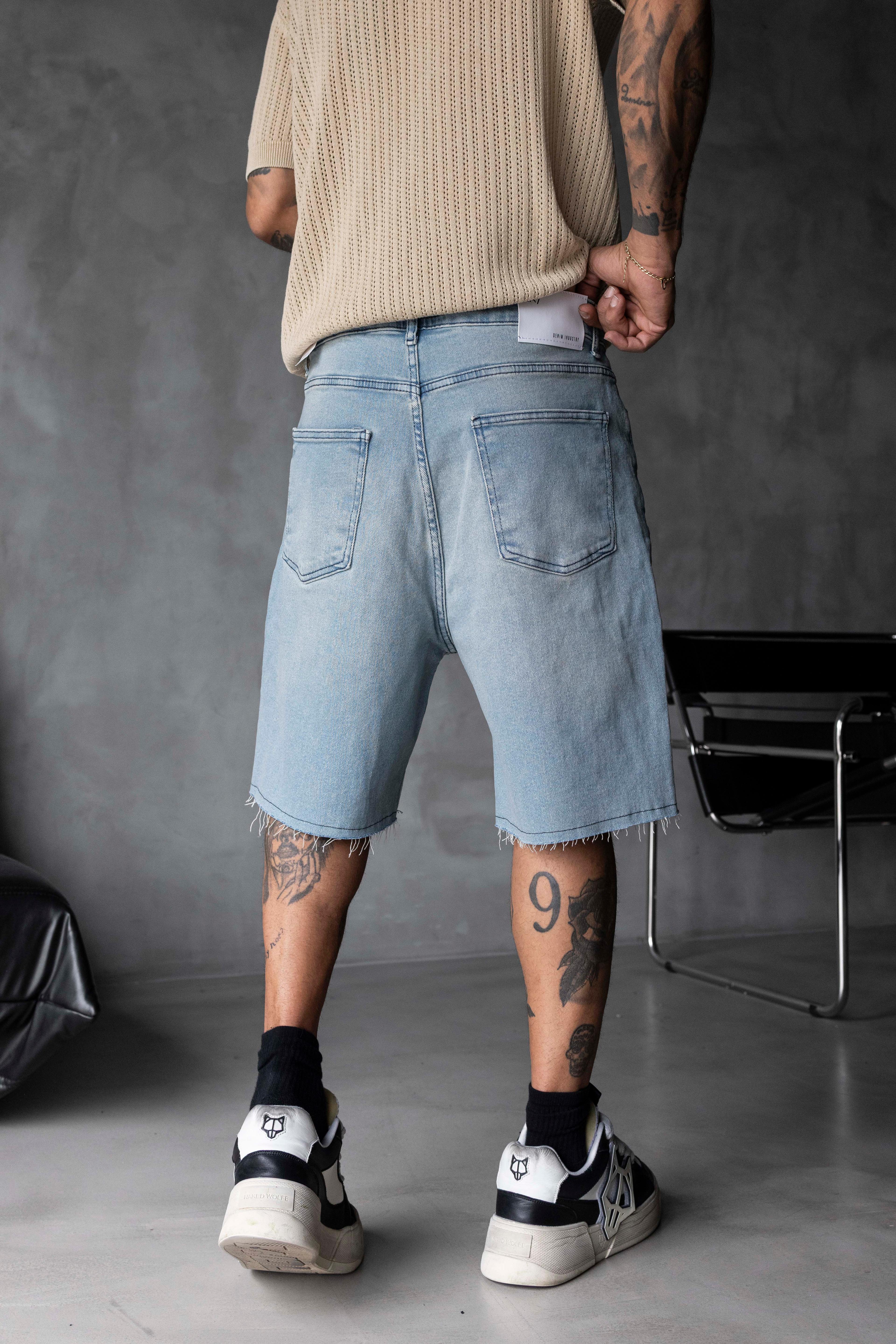 Açık Mavi Yıkamalı Ham Paça Denim Şort