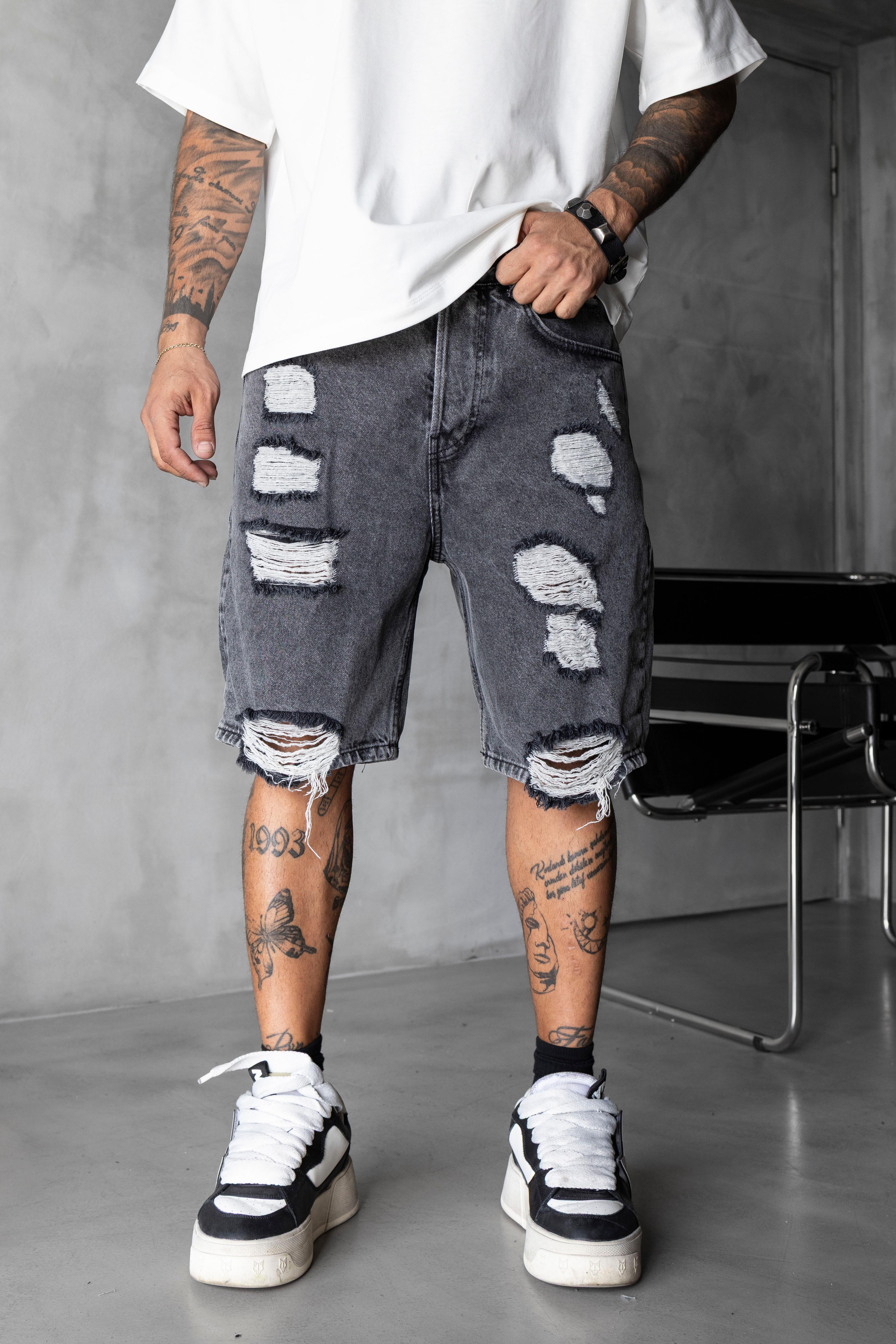 Yıkamalı Yırtık Detaylı Denim Şort