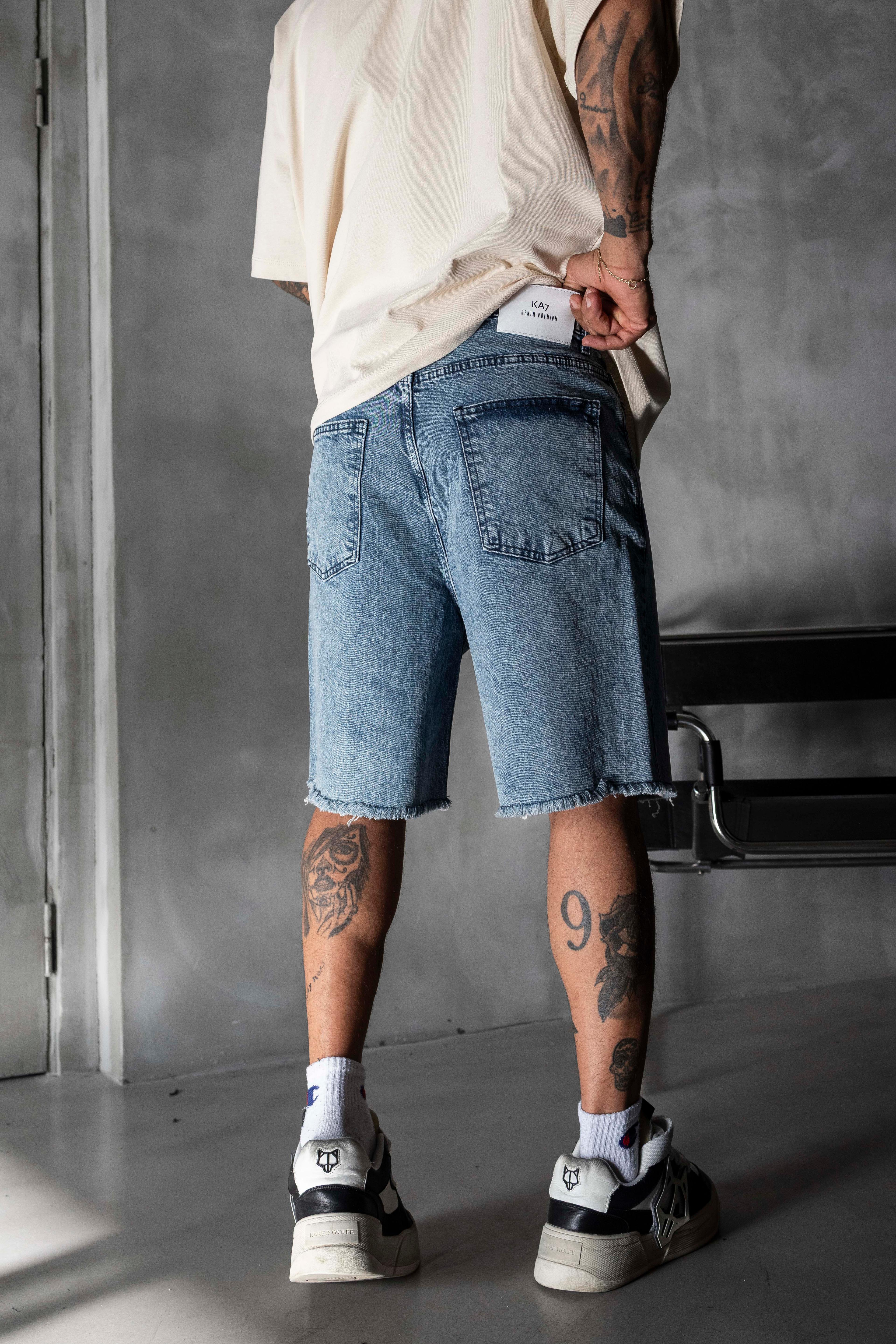 Açık Mavi Yıkamalı Ham Paça Denim Şort