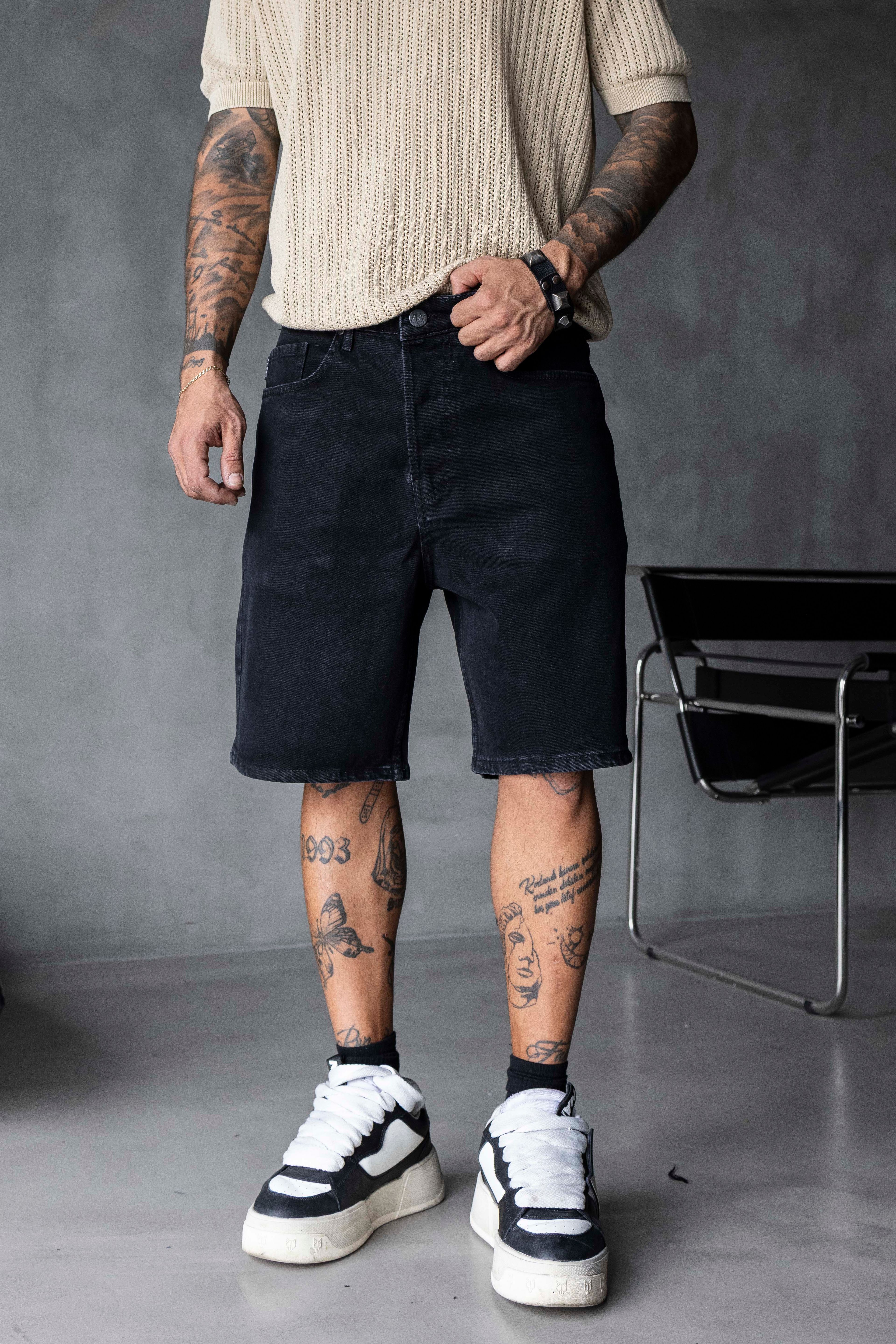 Siyah Yıkamalı Raw Paça Denim Şort