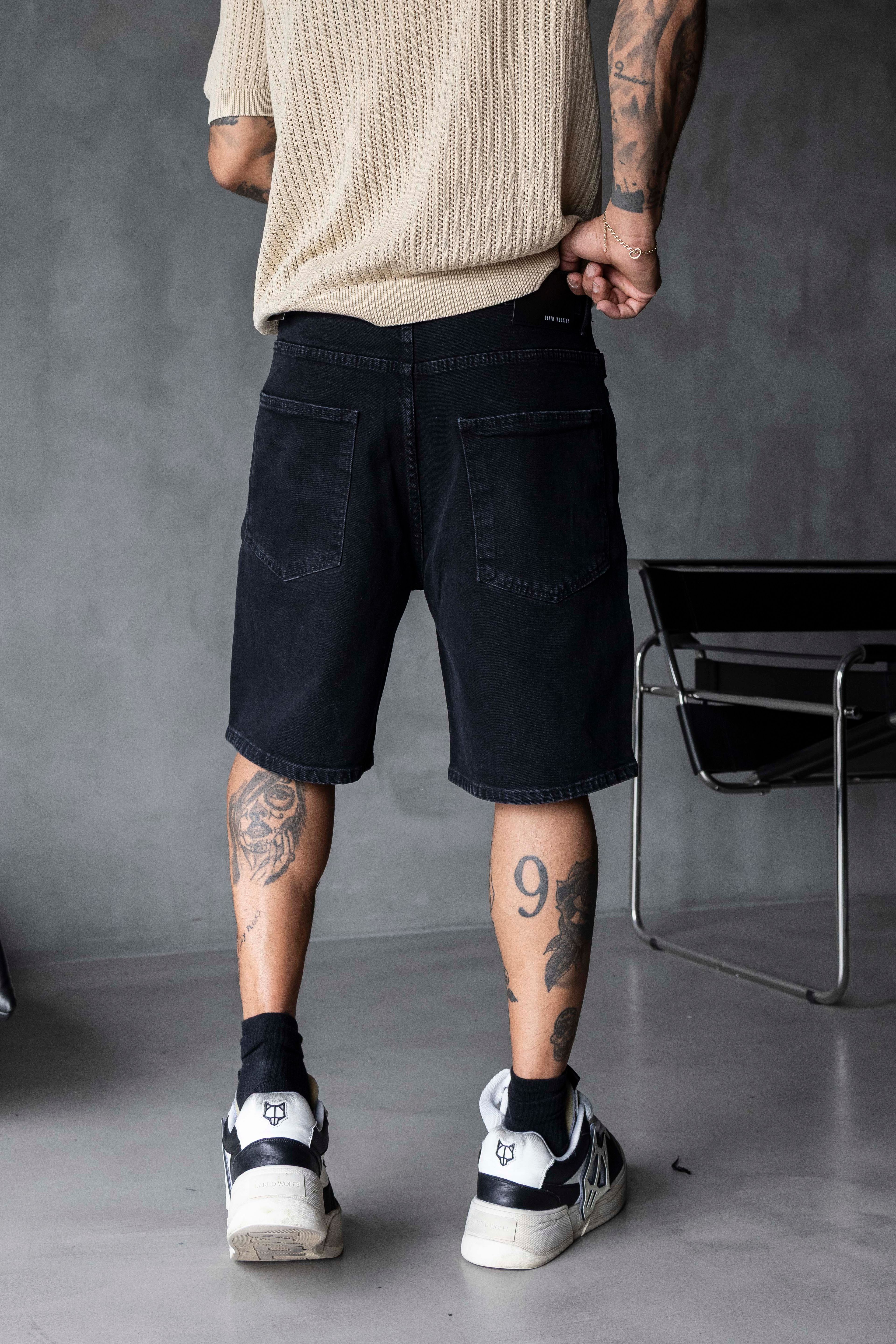 Siyah Yıkamalı Raw Paça Denim Şort