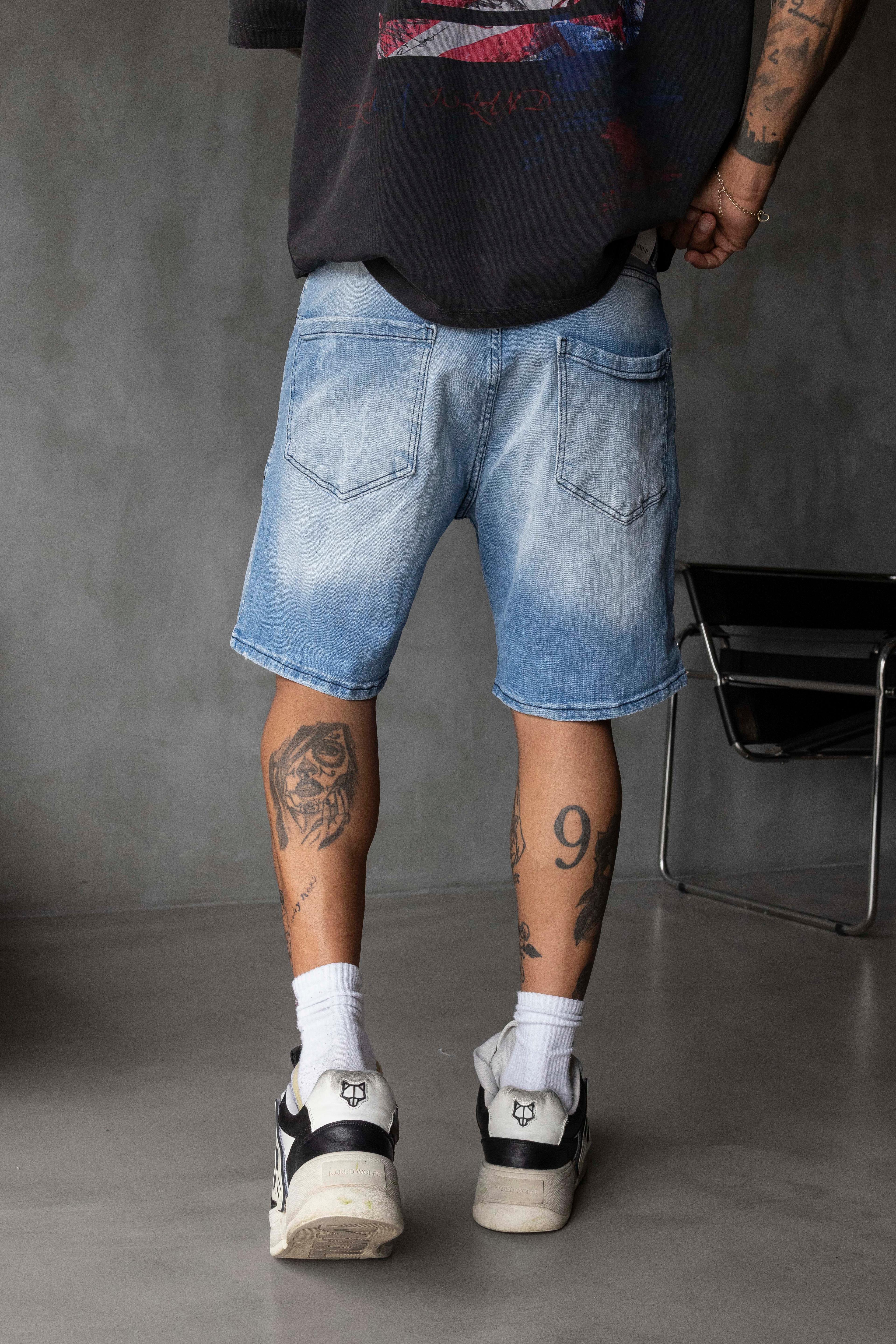 Açık Mavi Yırtık ve Boya Efektli Denim Şort