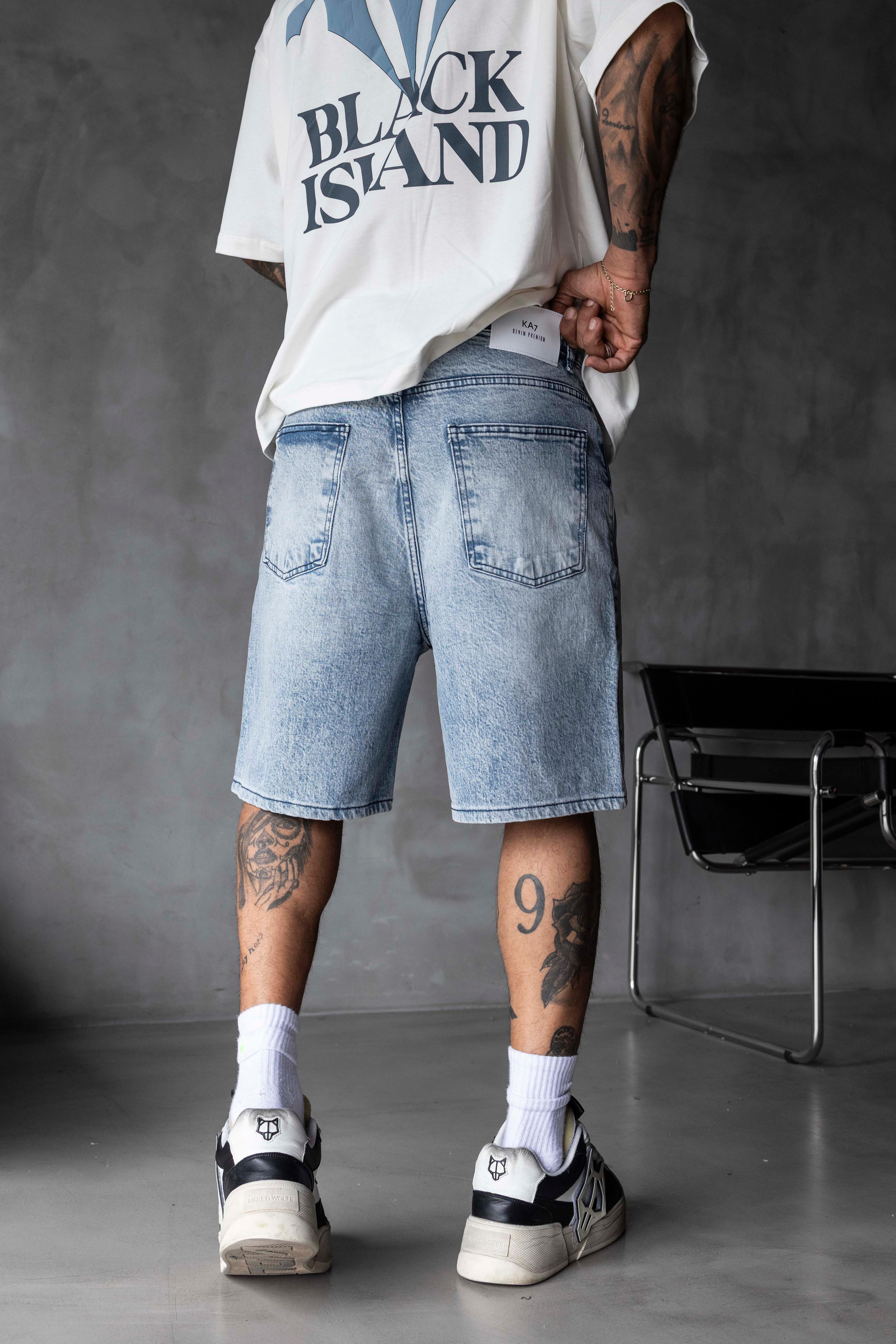 Açık Mavi Yıkamalı Klasik Denim Şort