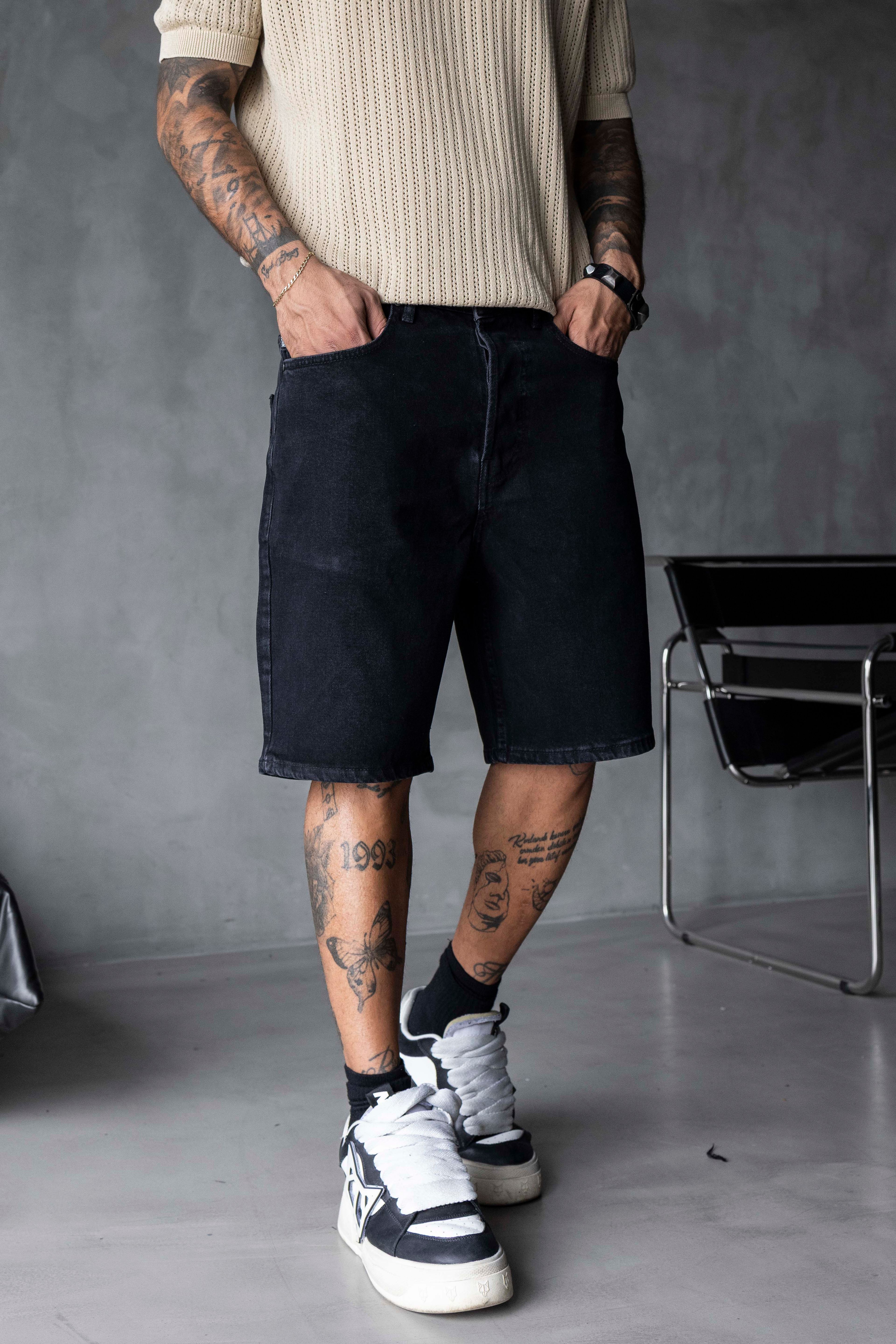 Siyah Yıkamalı Raw Paça Denim Şort