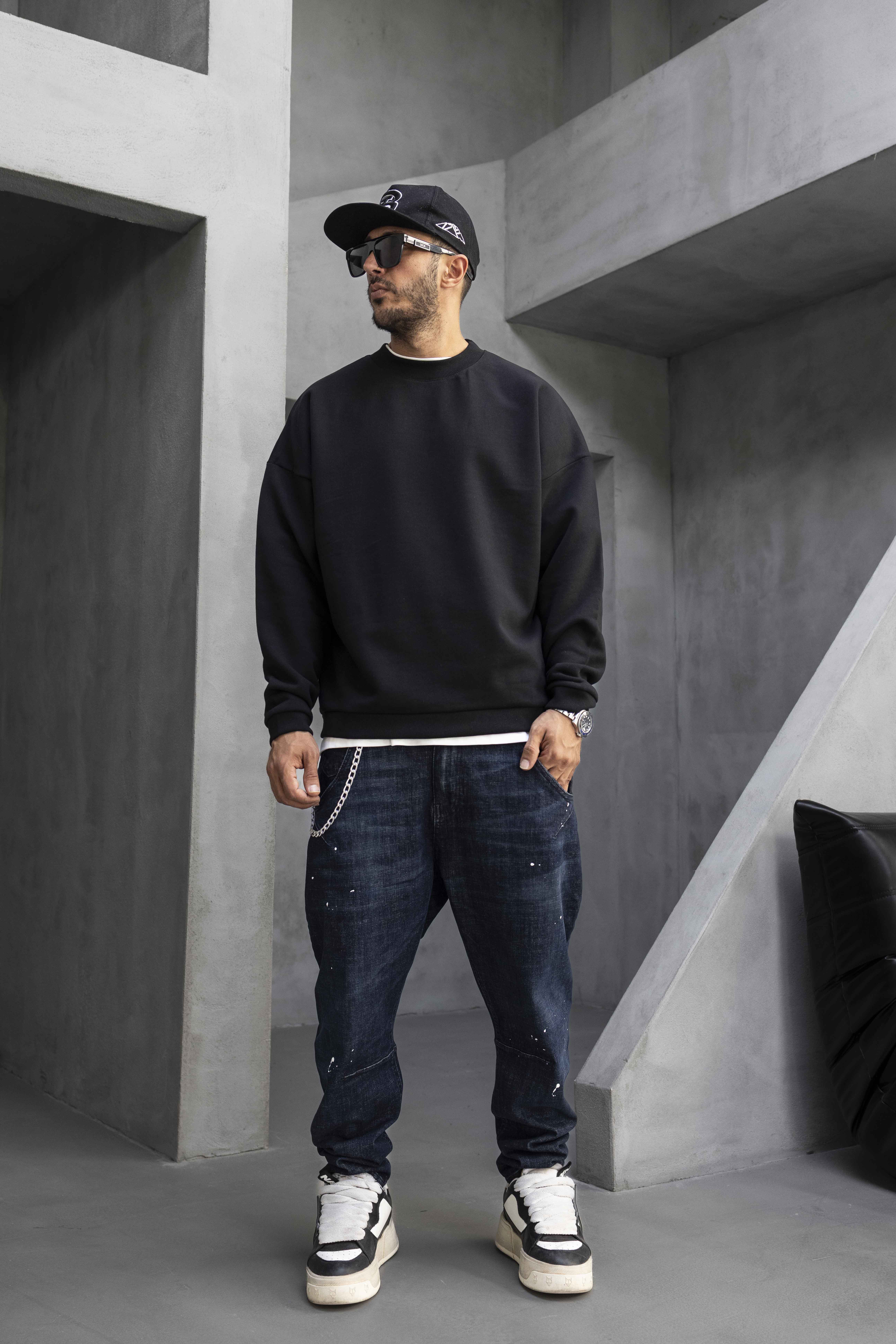 Black Island Oversized Basic Sweatshirt