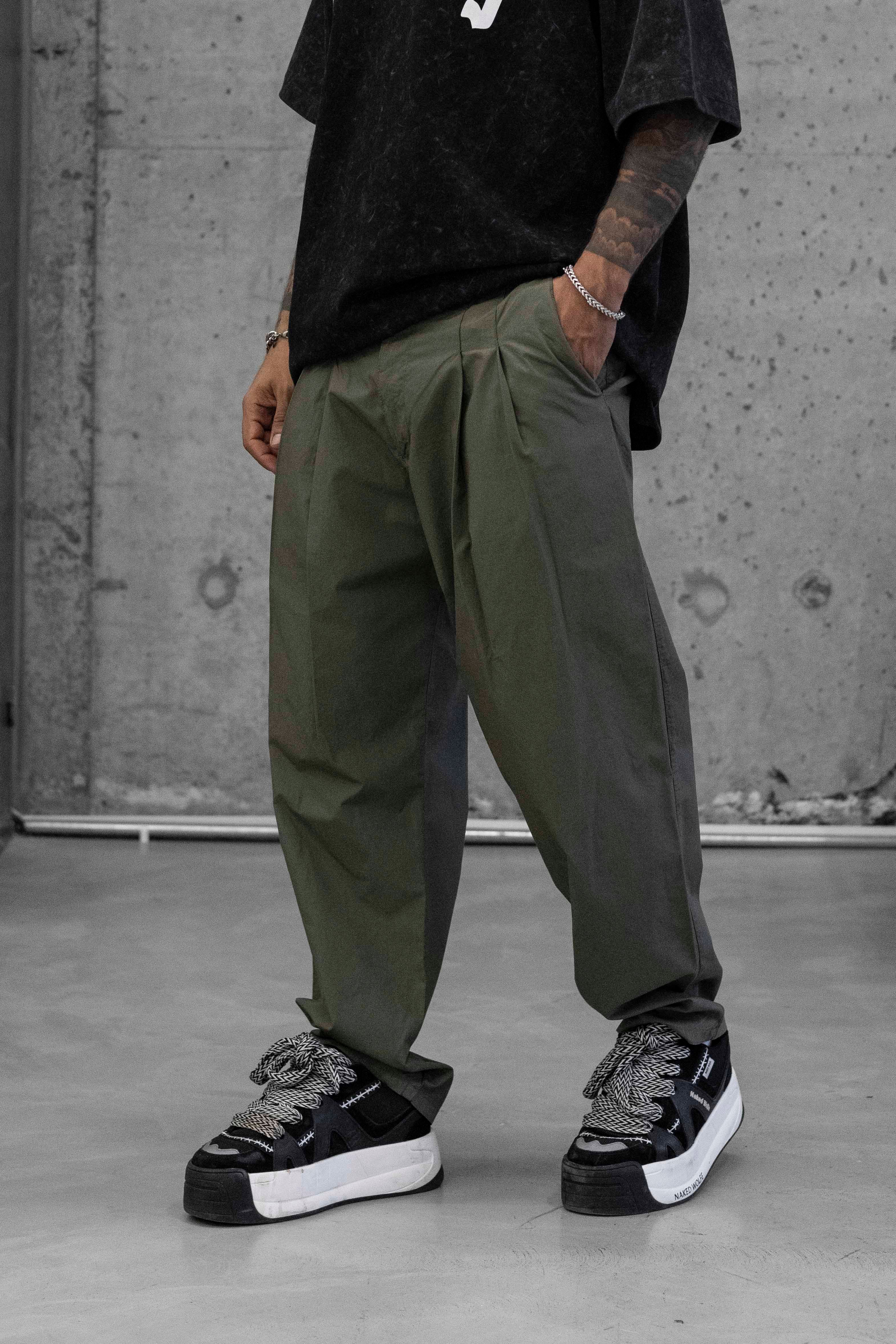 İki Tonlu Pileli Geniş Paça Pantolon – Relaxed Fit