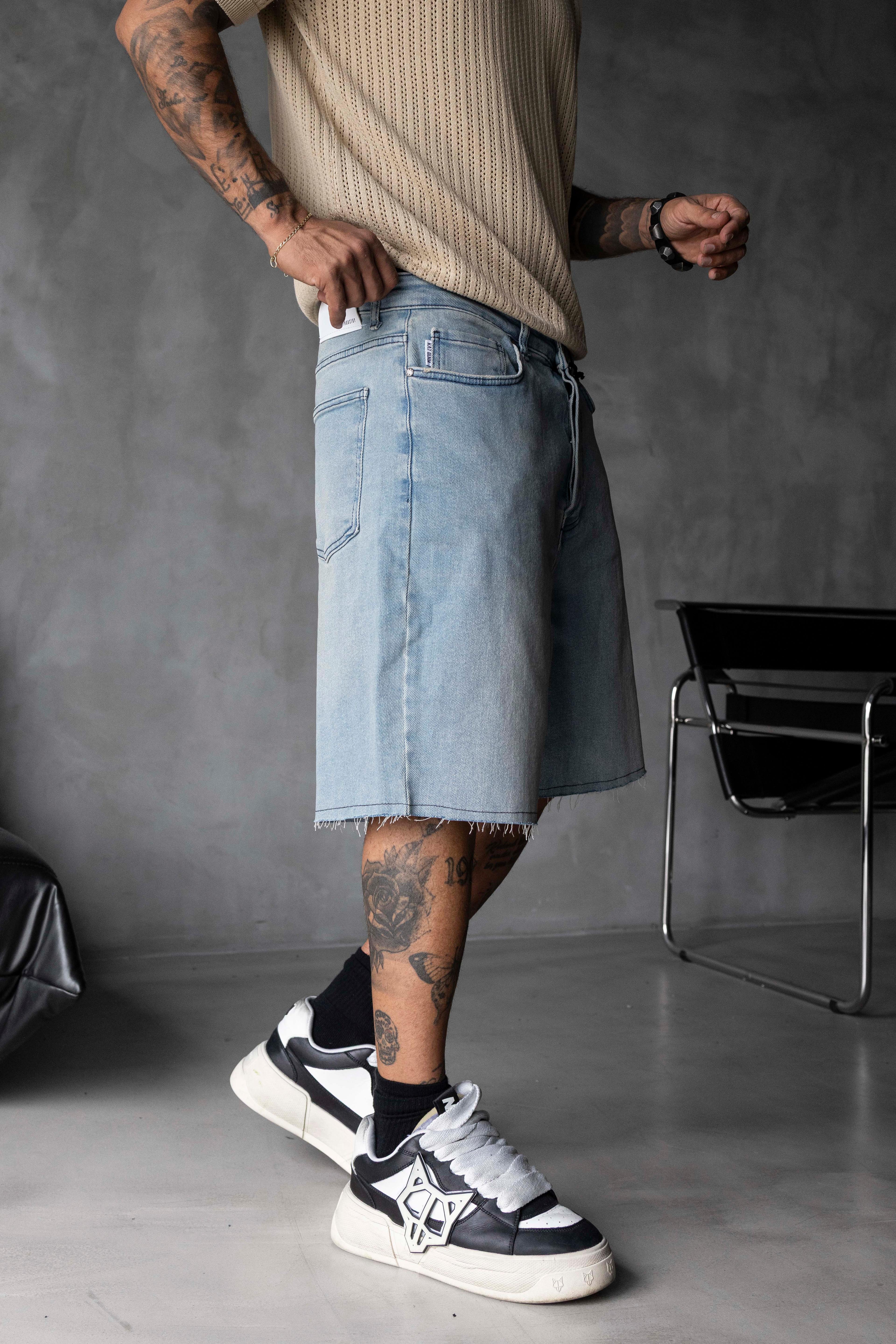 Açık Mavi Yıkamalı Ham Paça Denim Şort