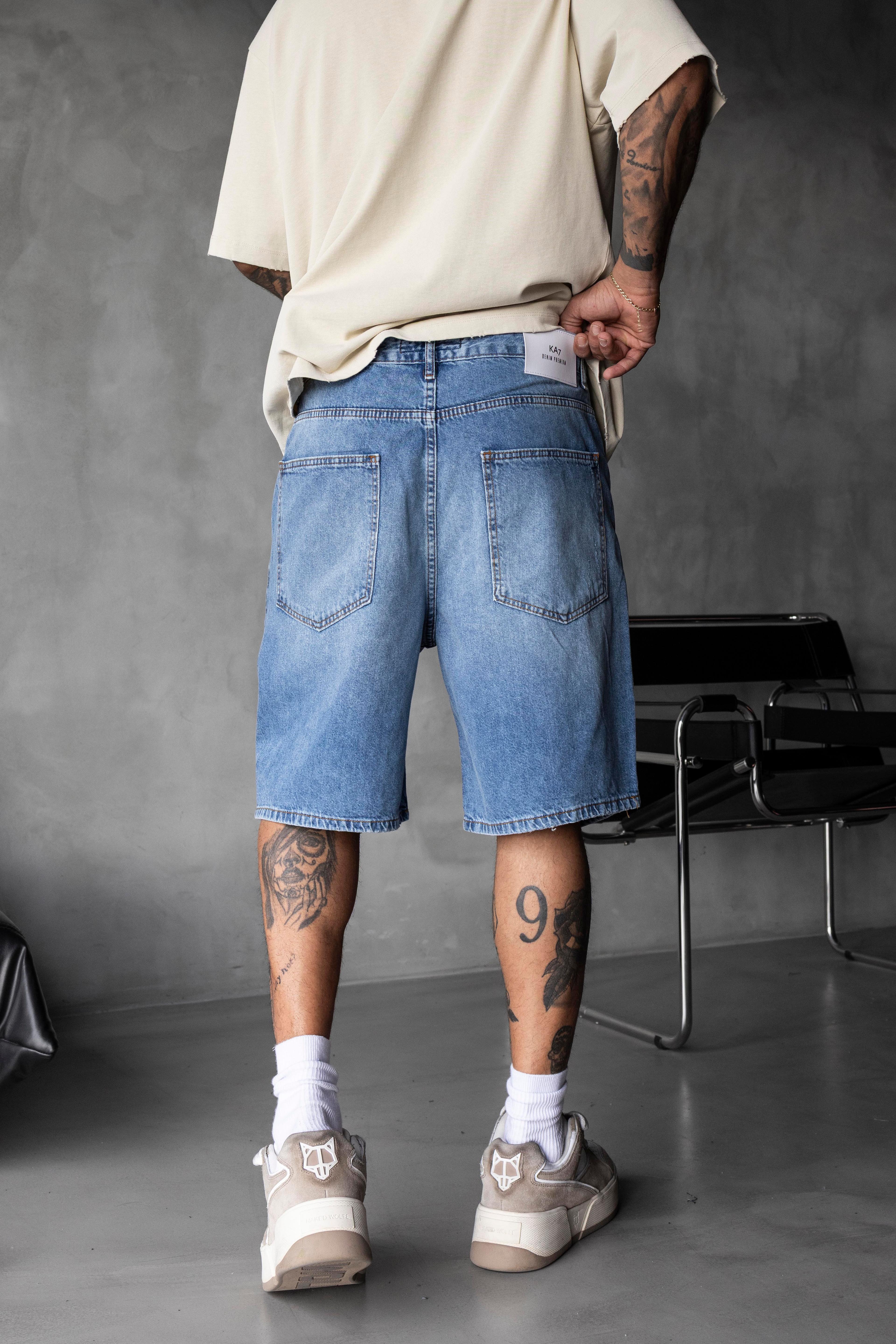 Yırtık Detaylı Mavi Denim Şort