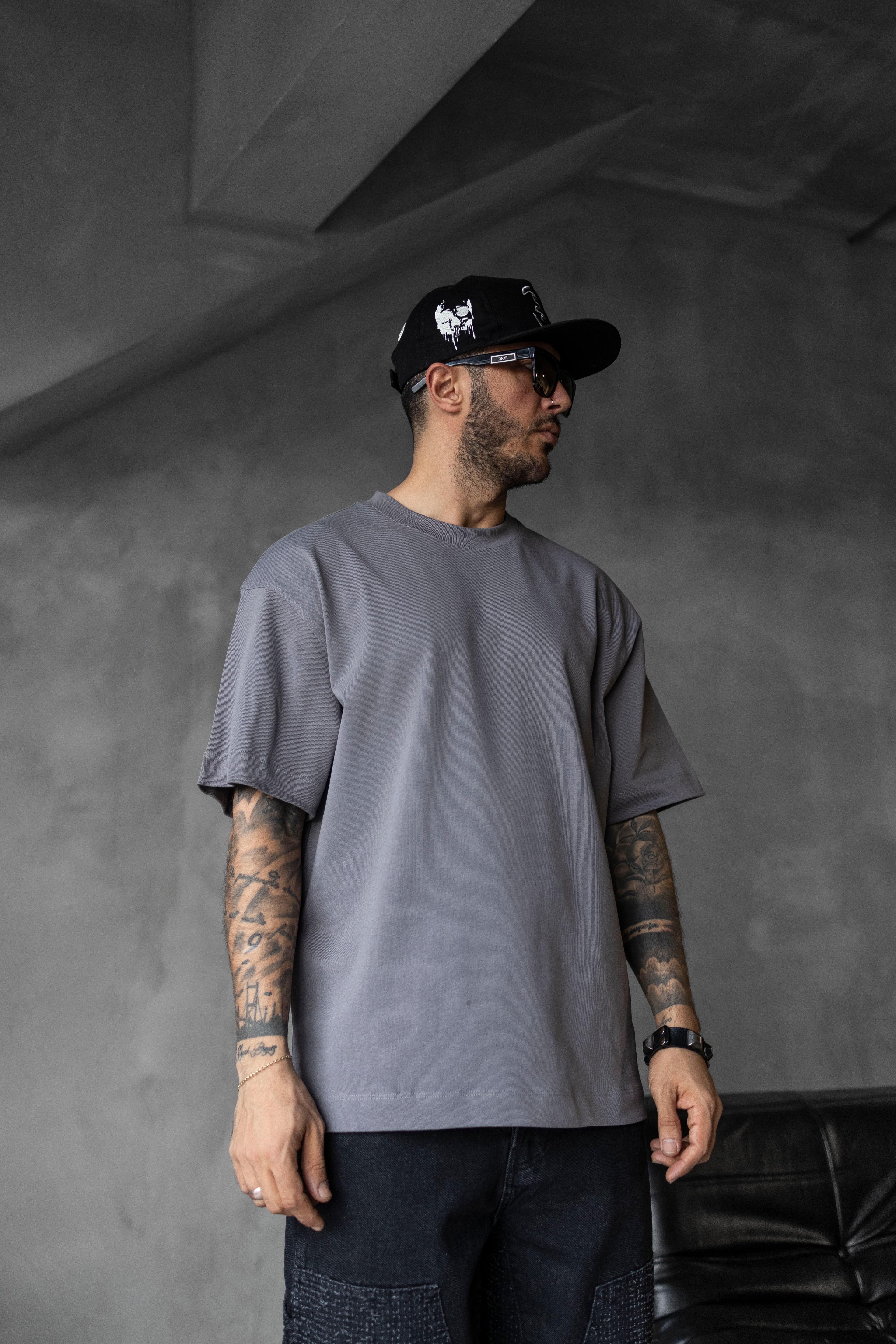 Oversize Basic Tişört – Minimal ve Şık