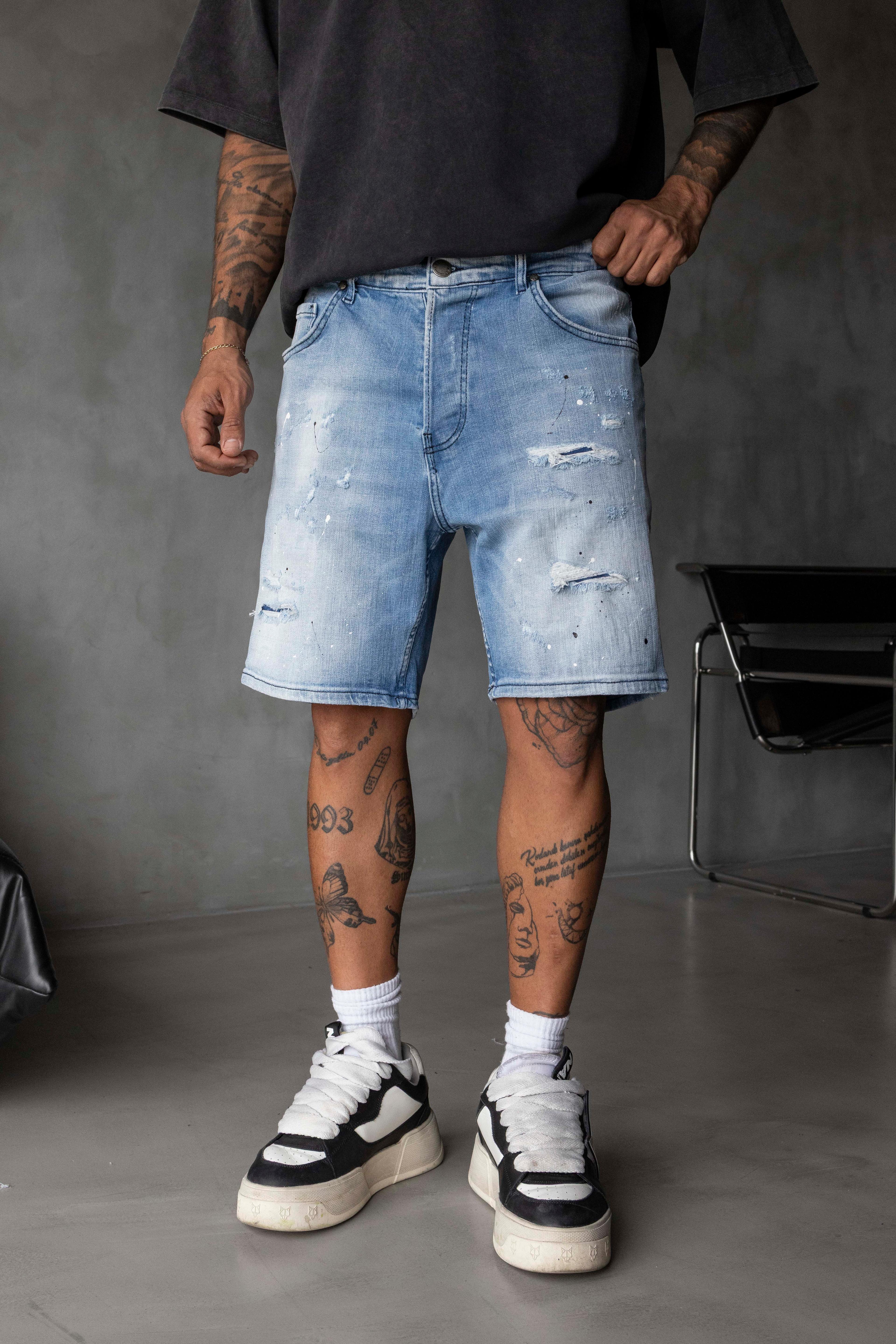 Açık Mavi Yırtık ve Boya Efektli Denim Şort