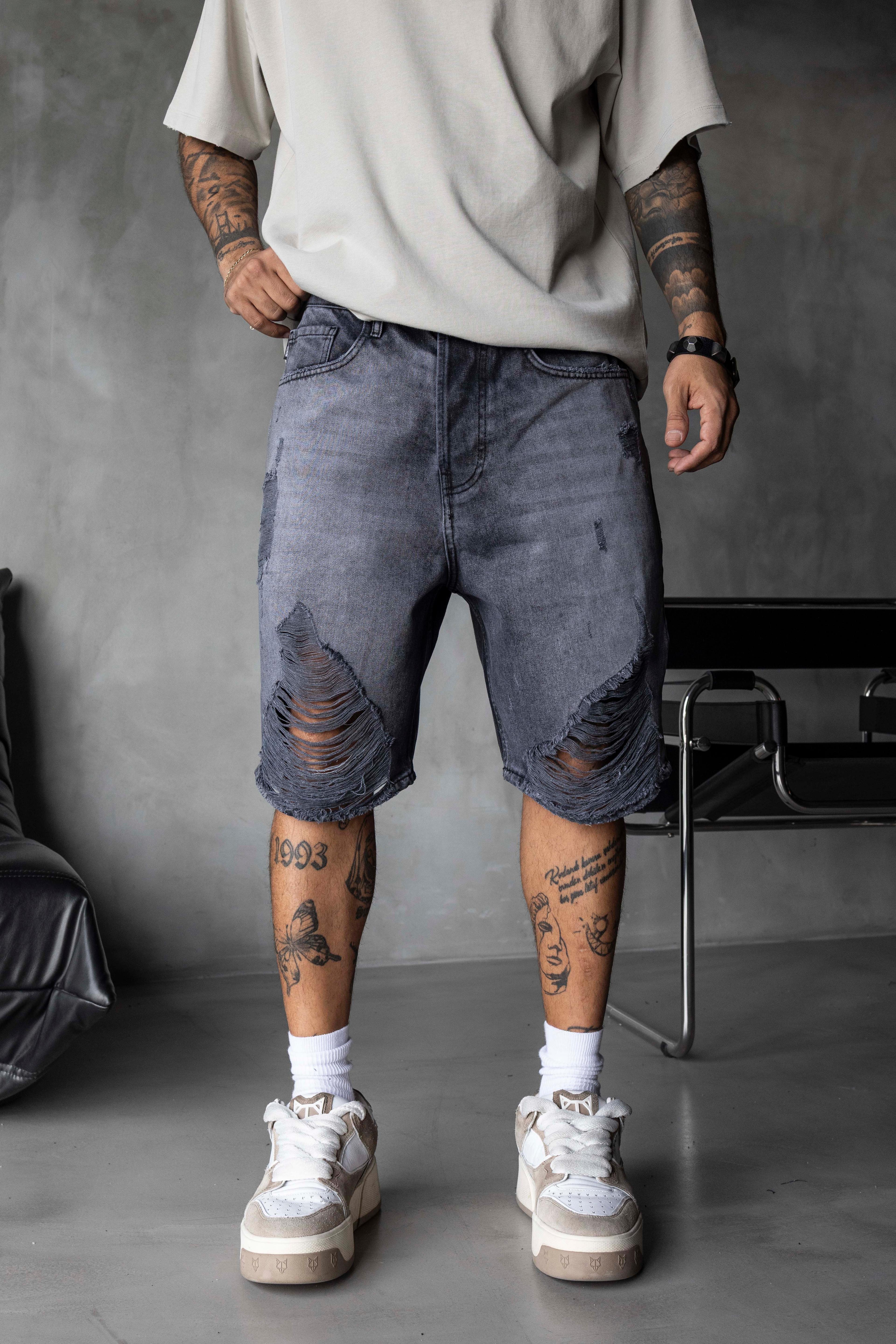 Yırtık Detaylı Siyah Denim Şort