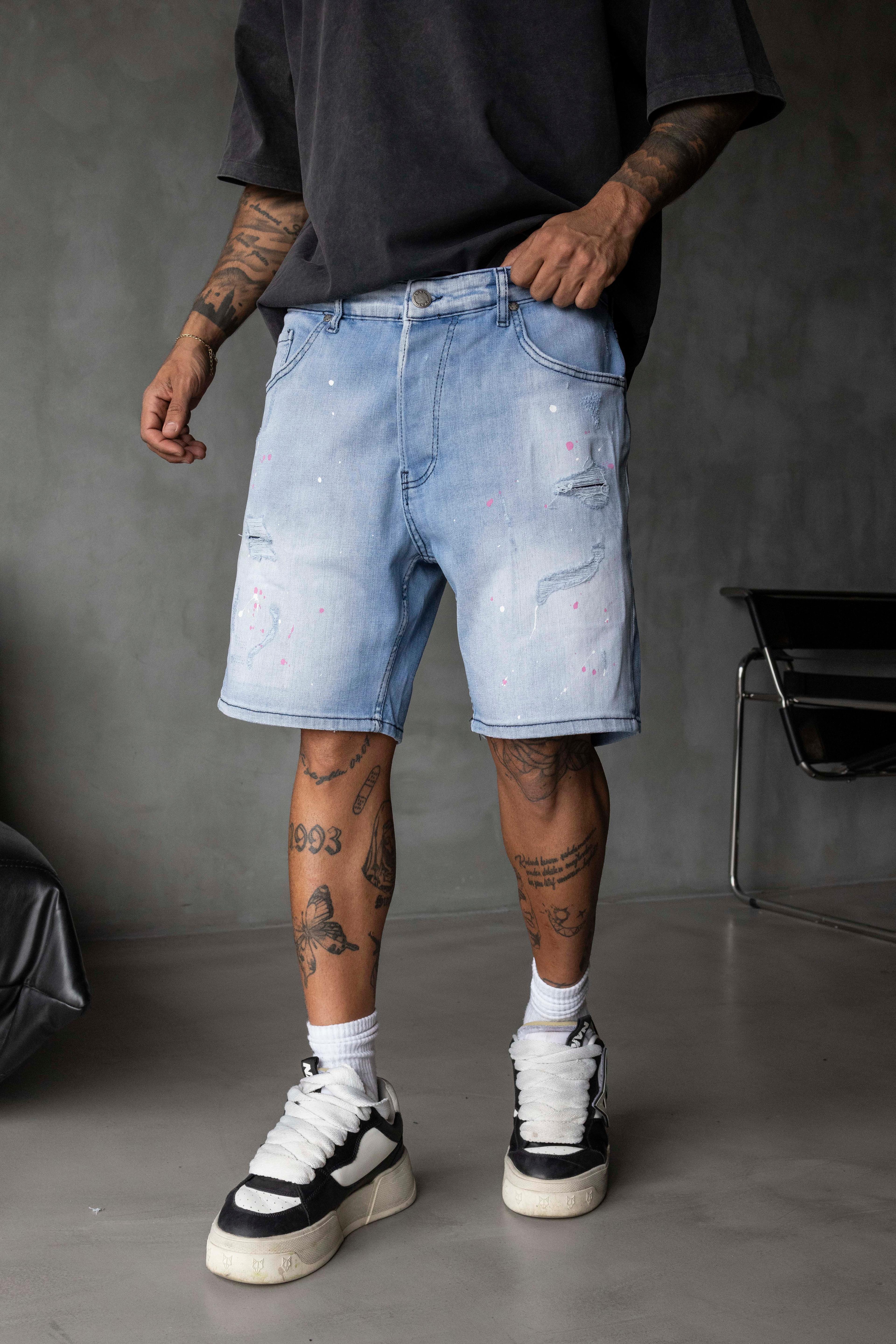 Açık Mavi Yırtık ve Boya Efektli Denim Şort