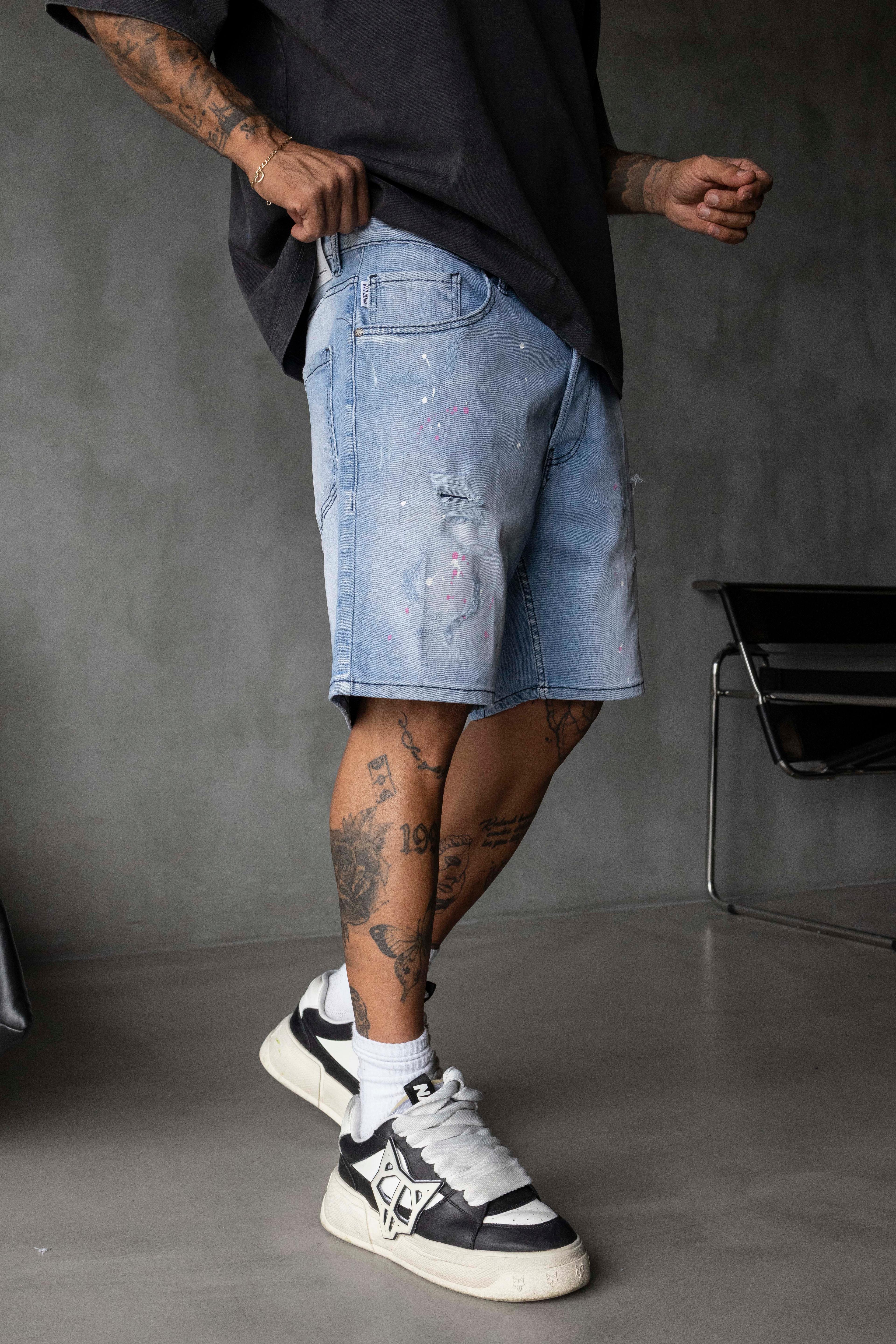 Açık Mavi Yırtık ve Boya Efektli Denim Şort
