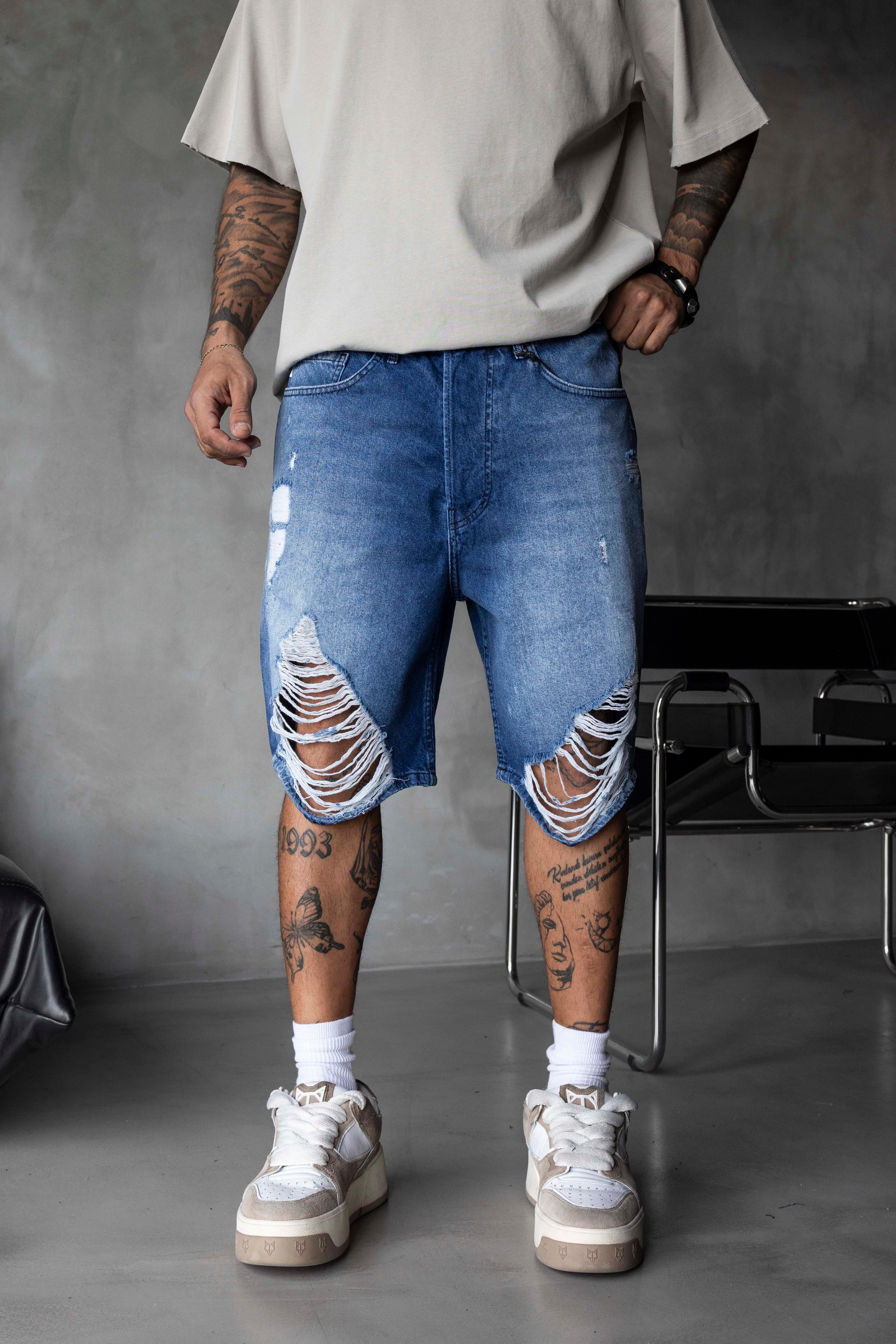 Yırtık Detaylı Mavi Denim Şort