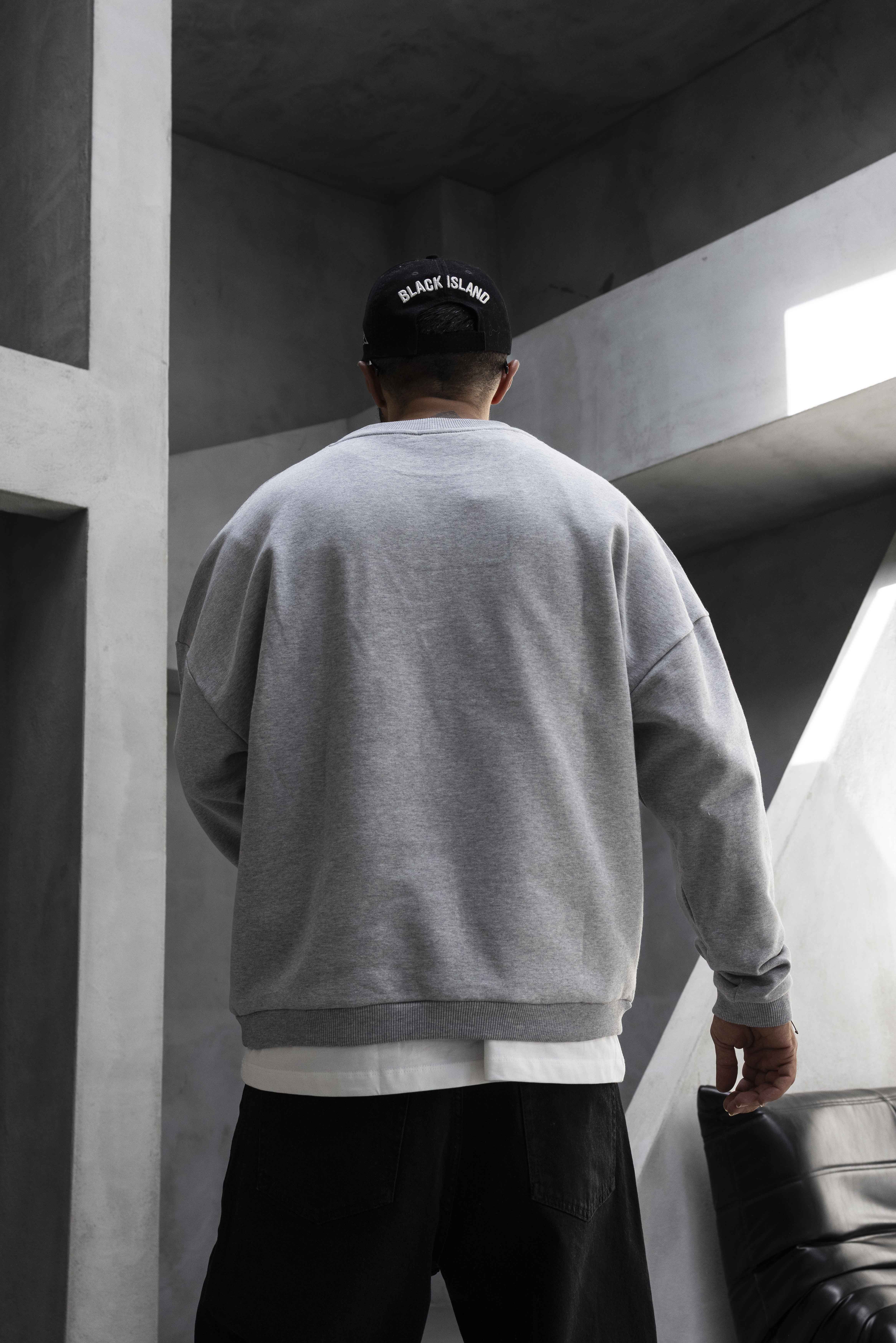 Black Island Oversized Basic Sweatshirt
