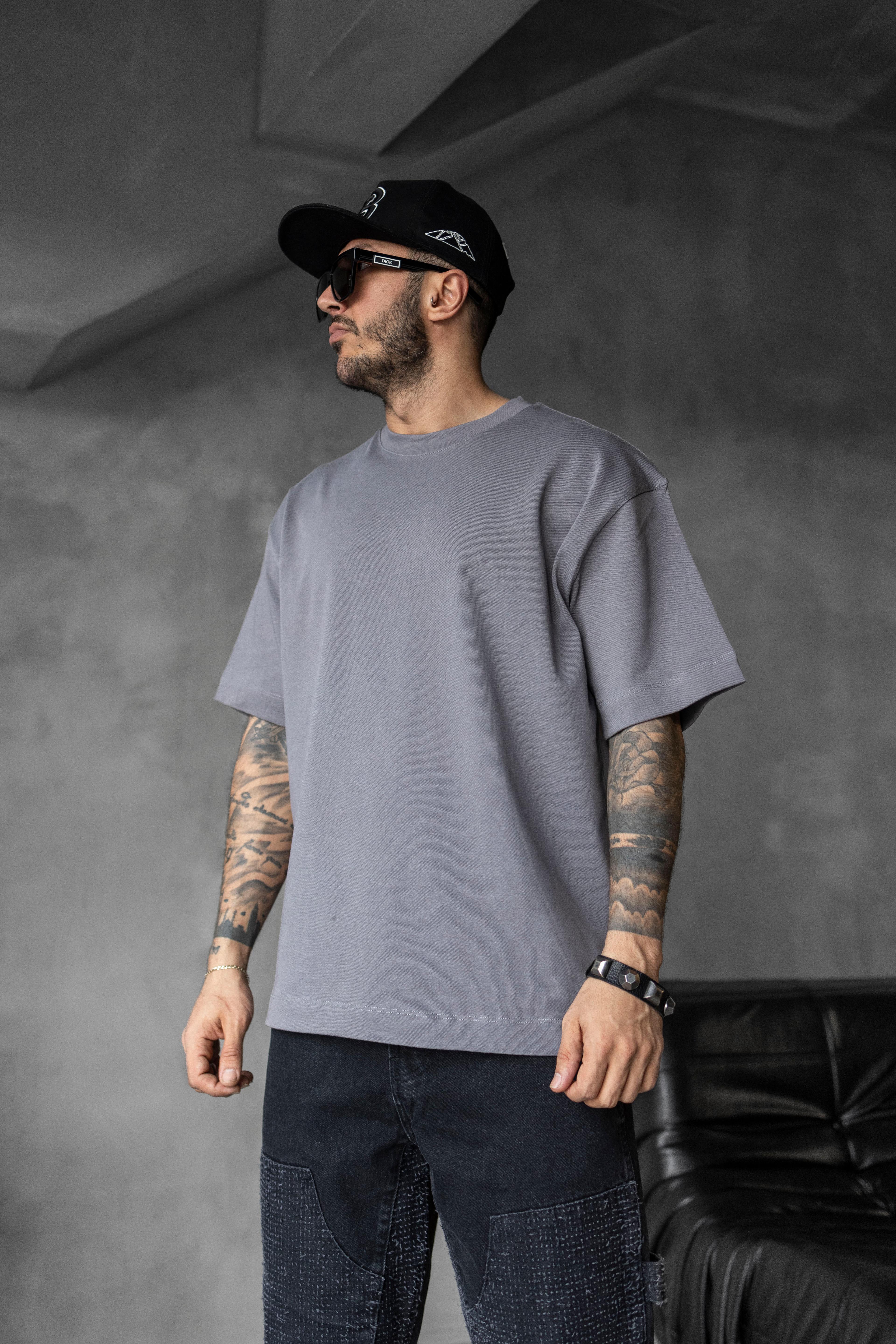 Oversize Basic Tişört – Minimal ve Şık