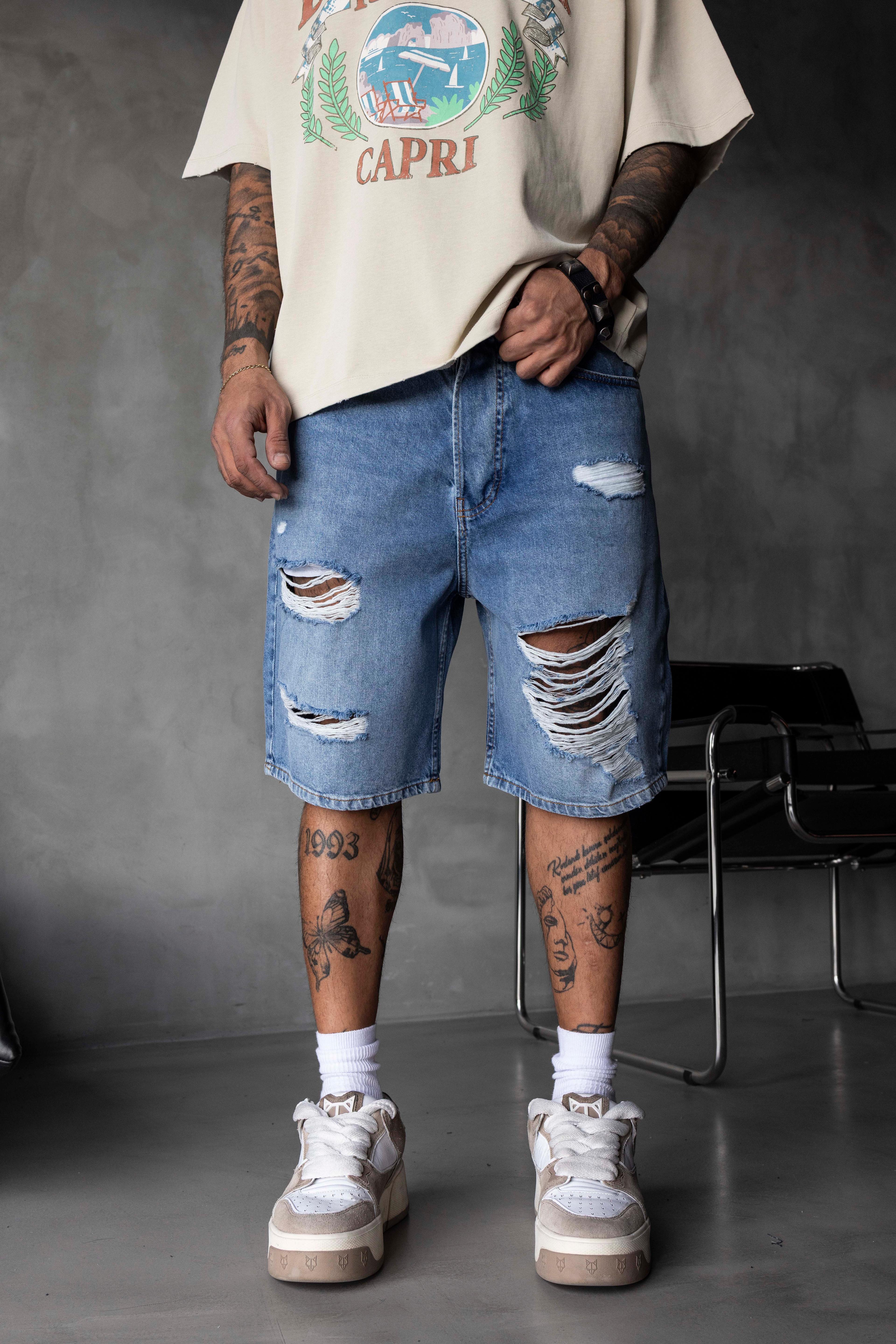 Yırtık Detaylı Mavi Denim Şort