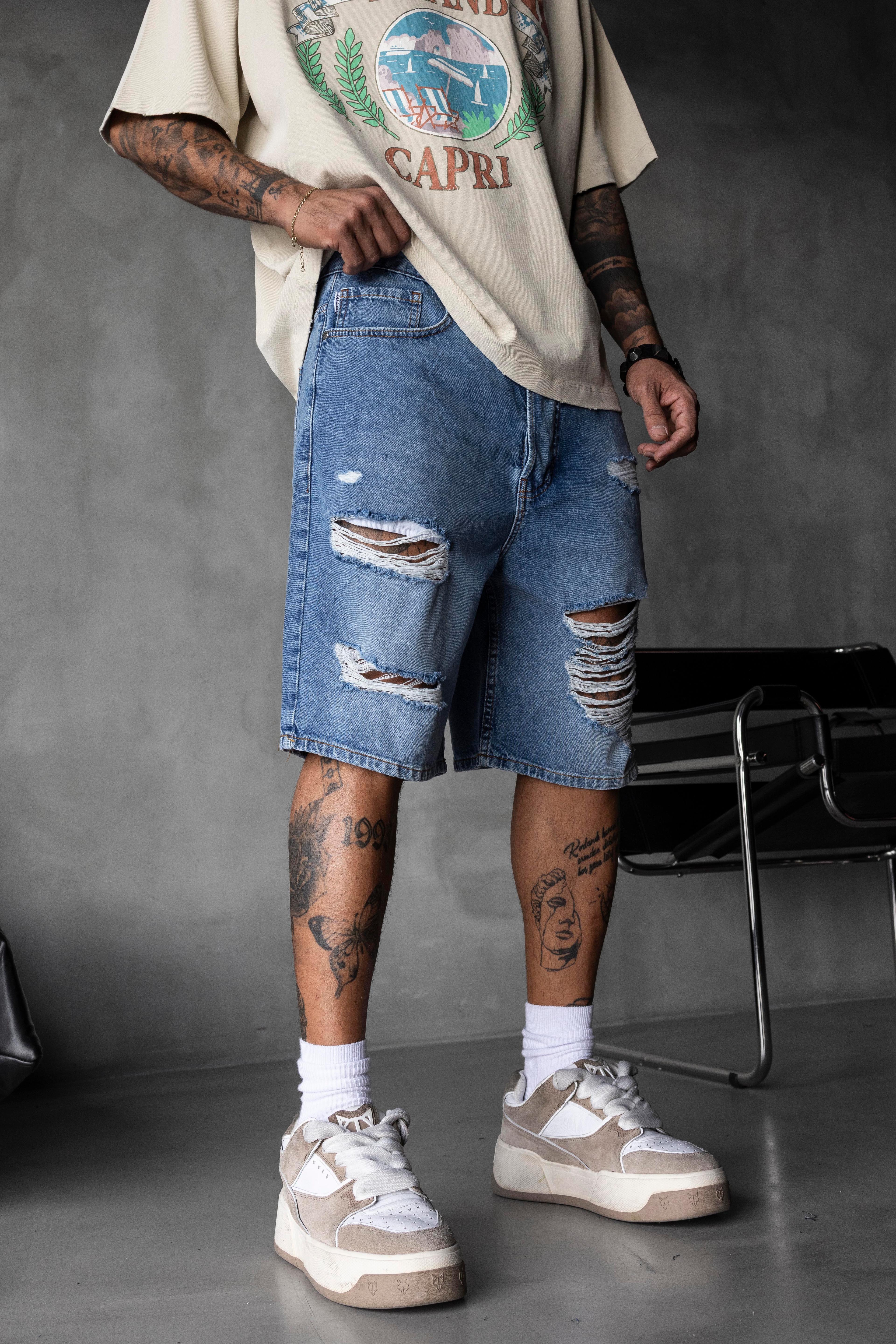 Yırtık Detaylı Mavi Denim Şort