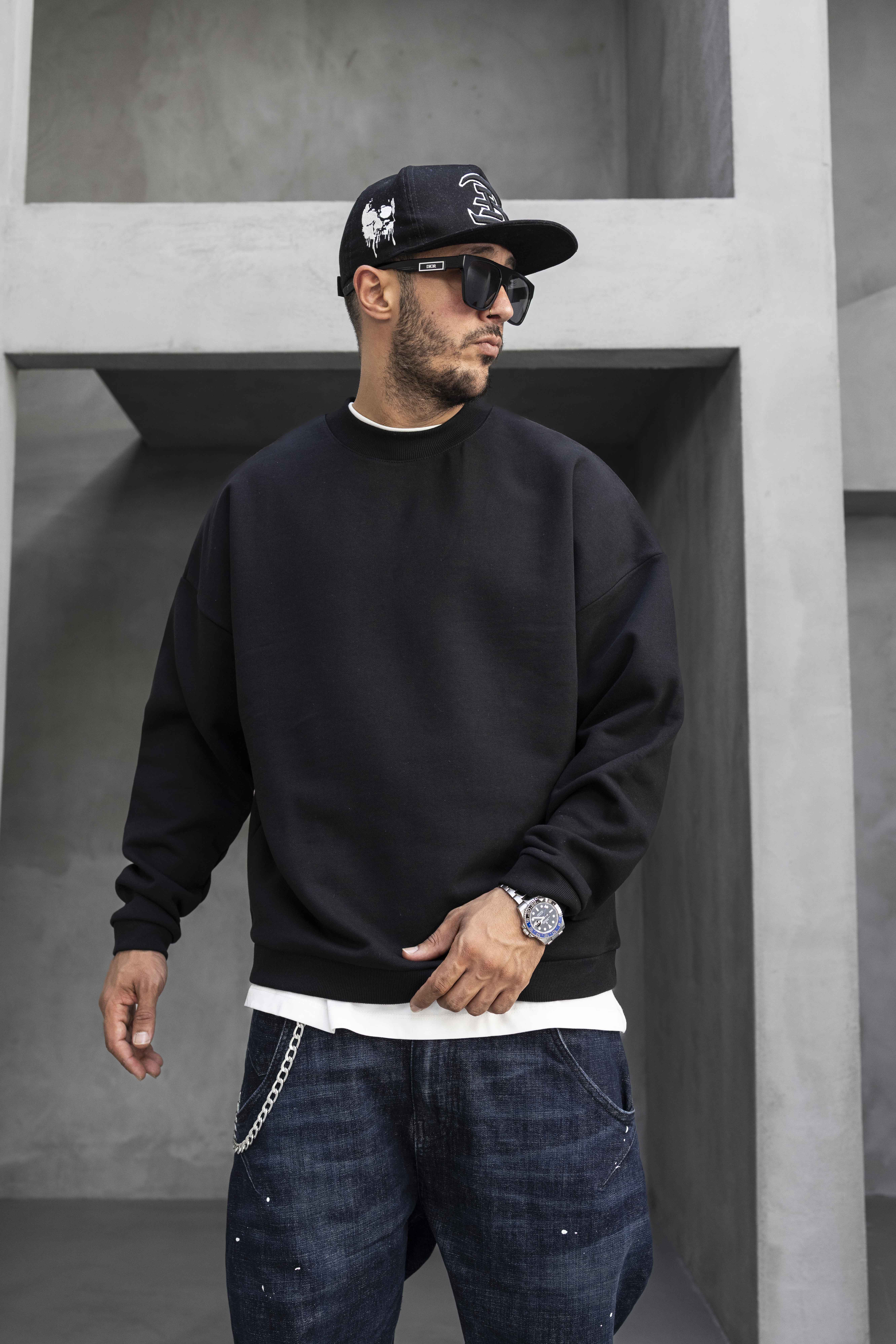 Black Island Oversized Basic Sweatshirt