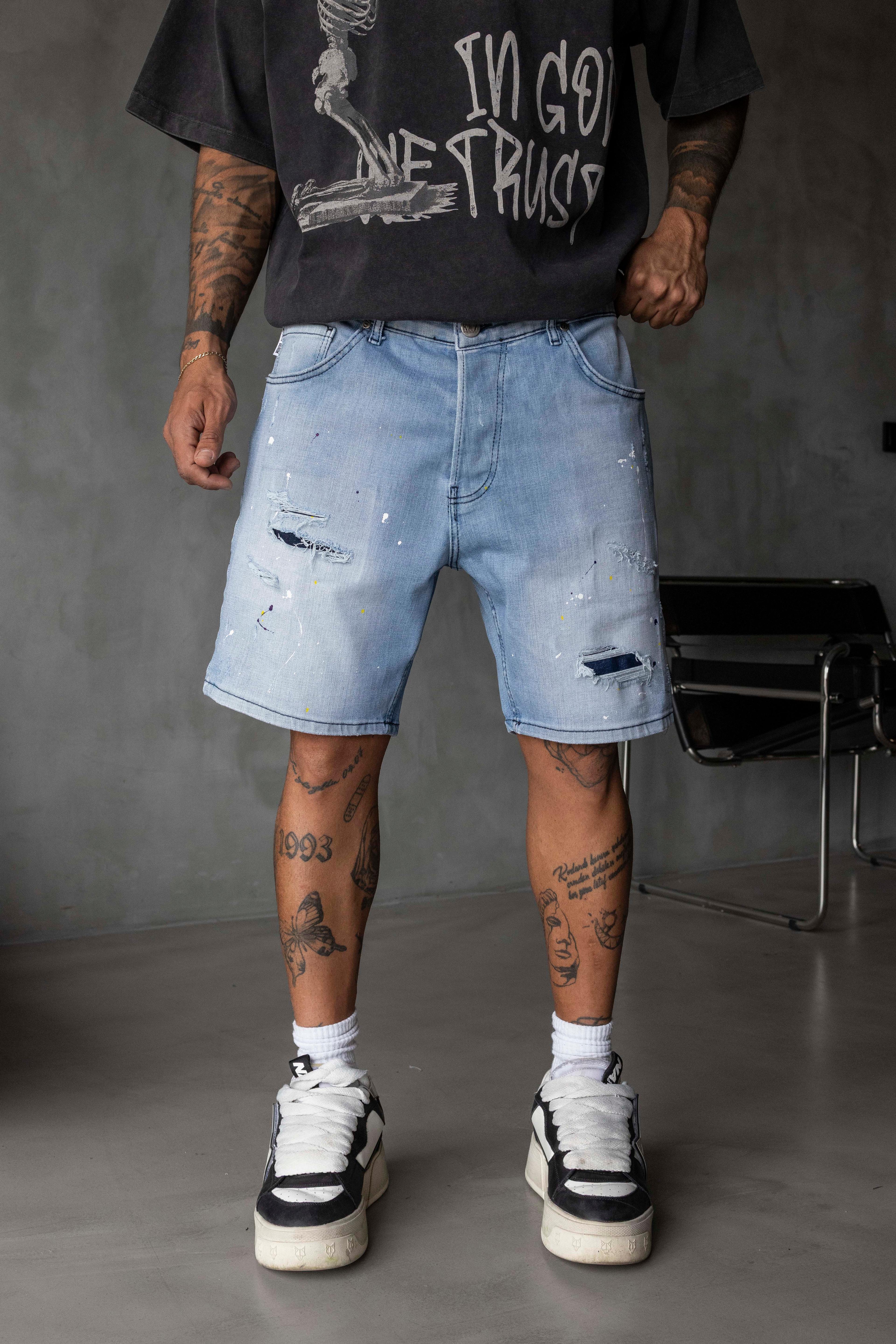 Açık Mavi Yırtık ve Boya Efektli Denim Şort