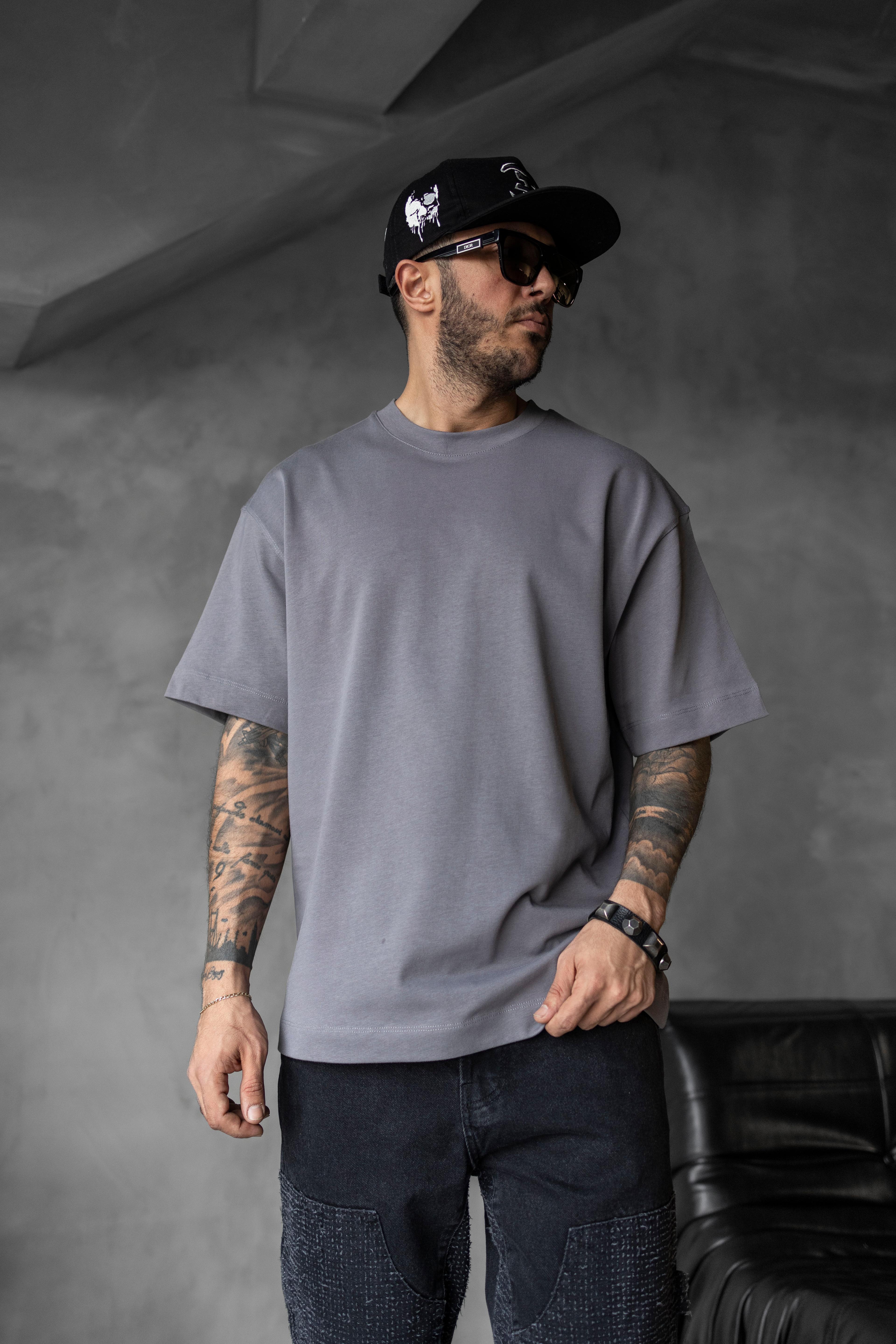 Oversize Basic Tişört – Minimal ve Şık