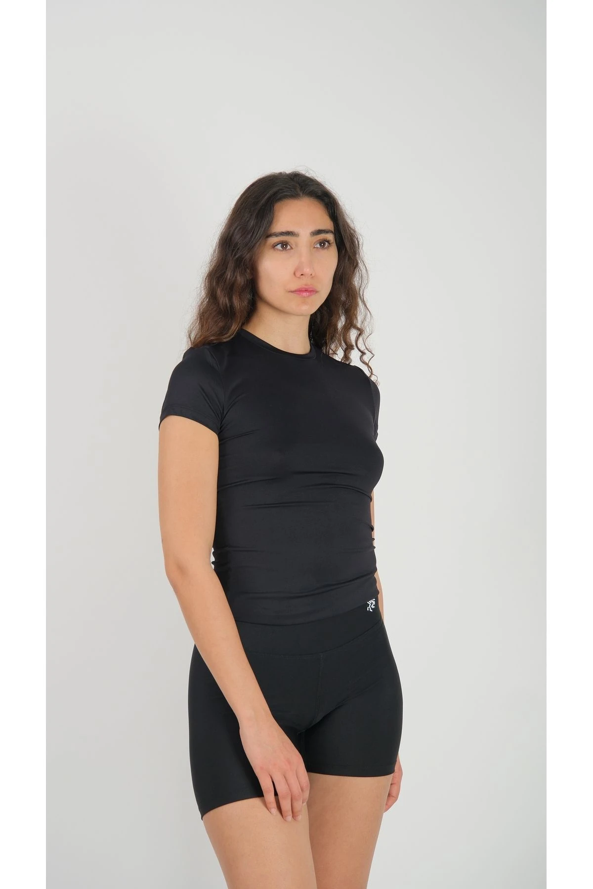 Siyah Bedene Oturan Tişört Long Fitted