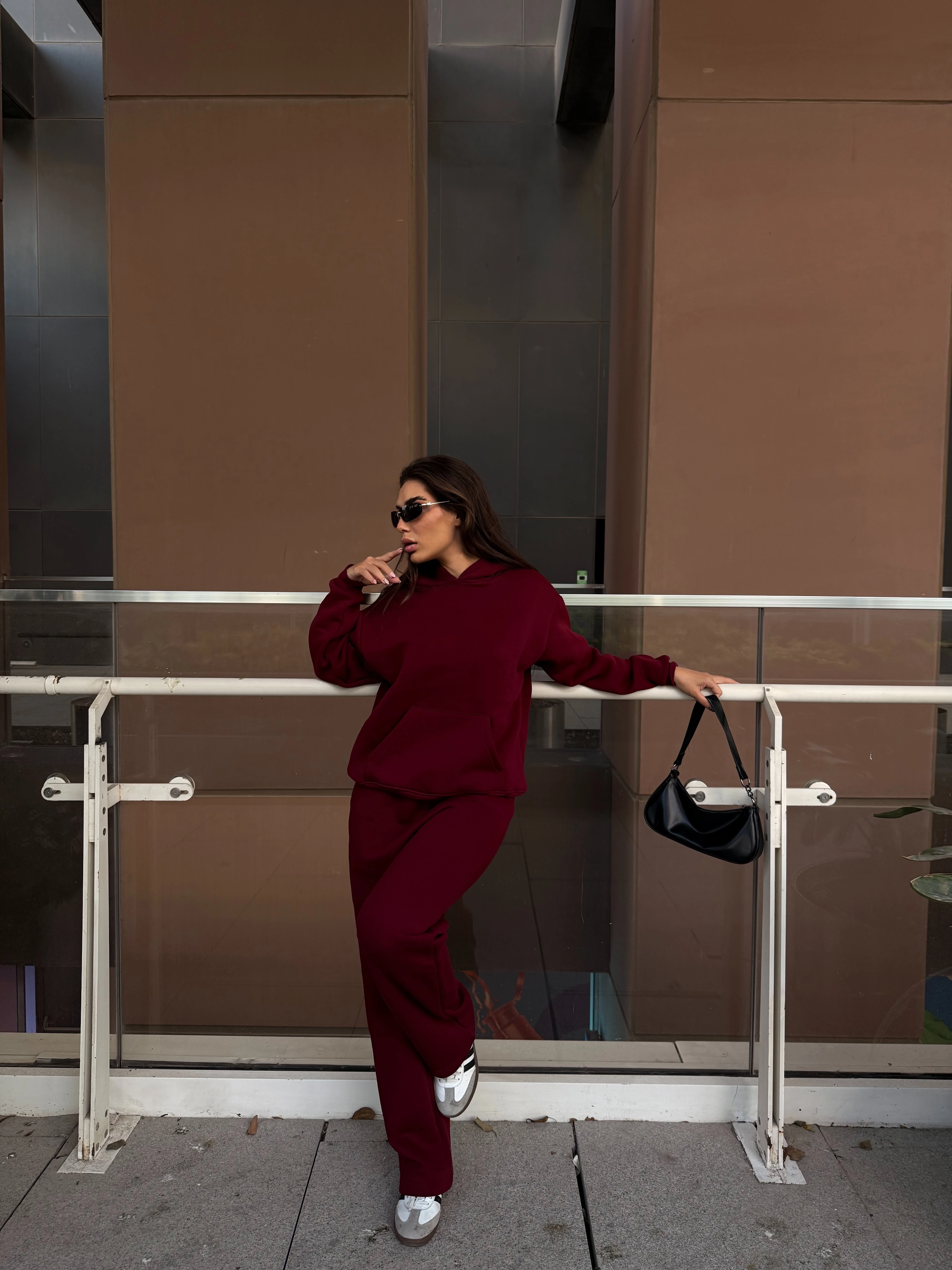 Zamansız Şıklıkta Kadın Oversize Hoodie ve Eşofman Takımı - Bordo