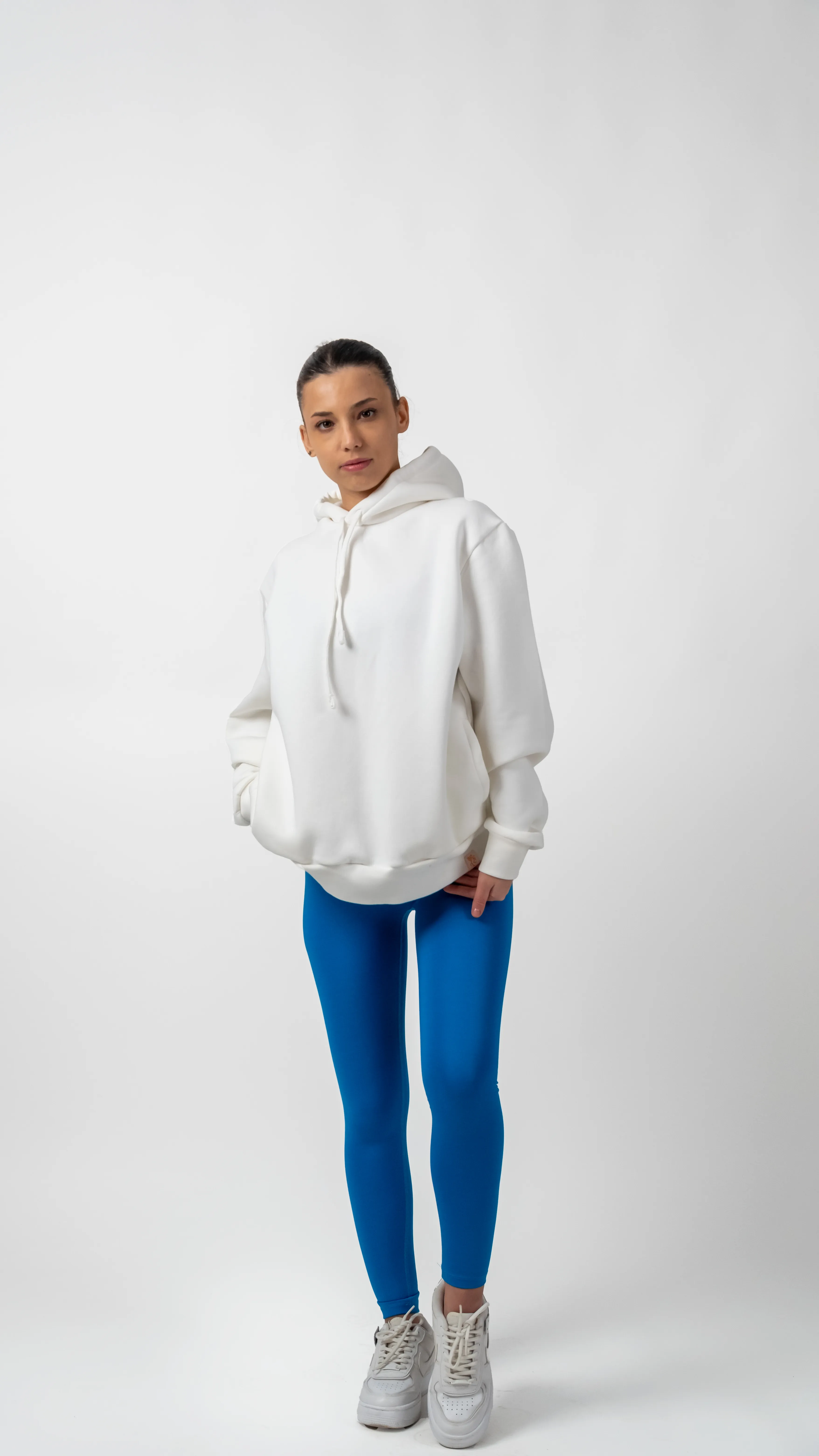 3 İplik İçi Polarlı Yumuşacık Oversize Kanguru Cepli Kapüşonlu Kadın Sweatshirt - Beyaz