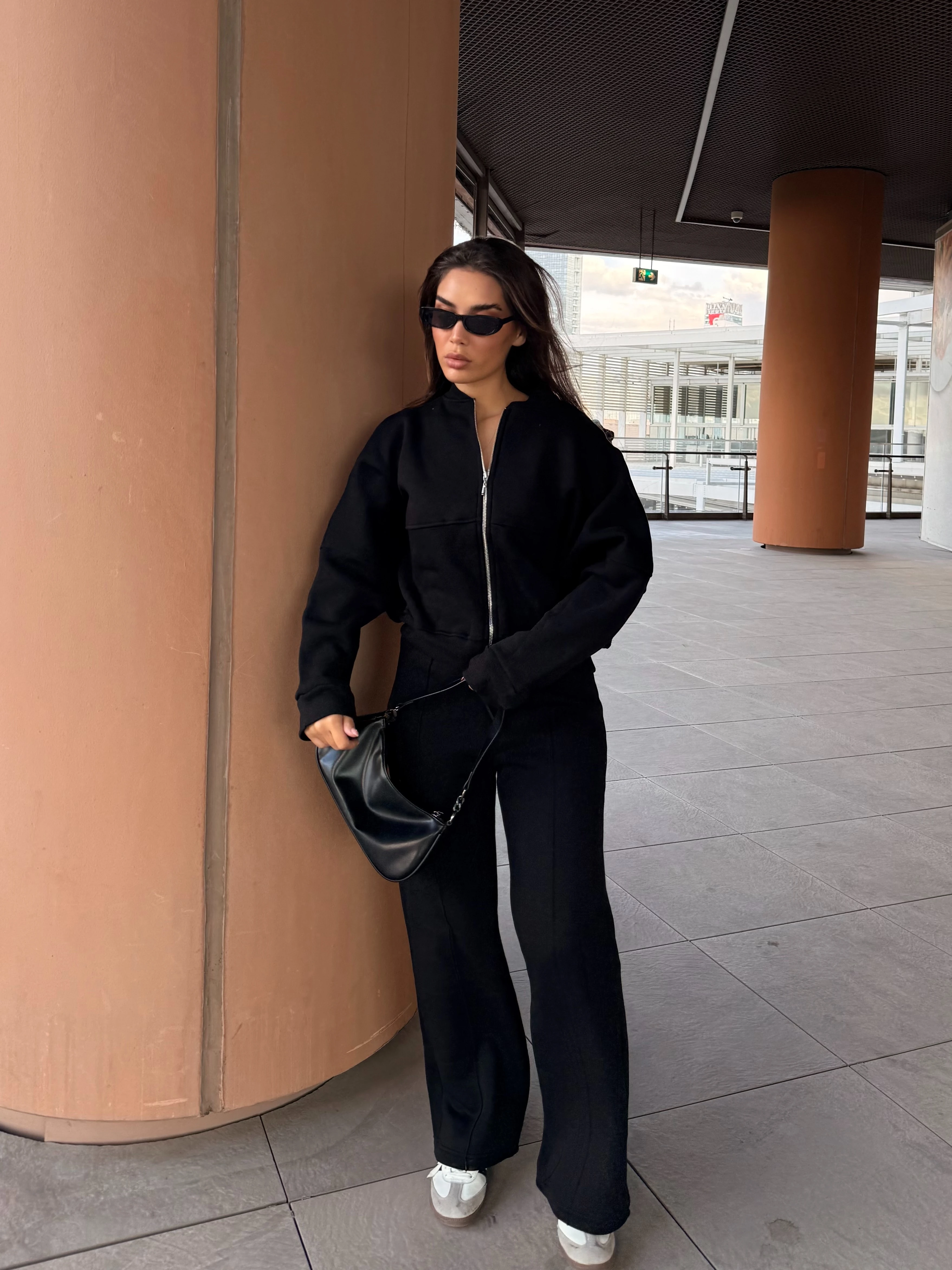 Konfor ve Şıklığı Birleştiren 3 İplik Pamuklu Çimalı Eşofman Takımı - Siyah