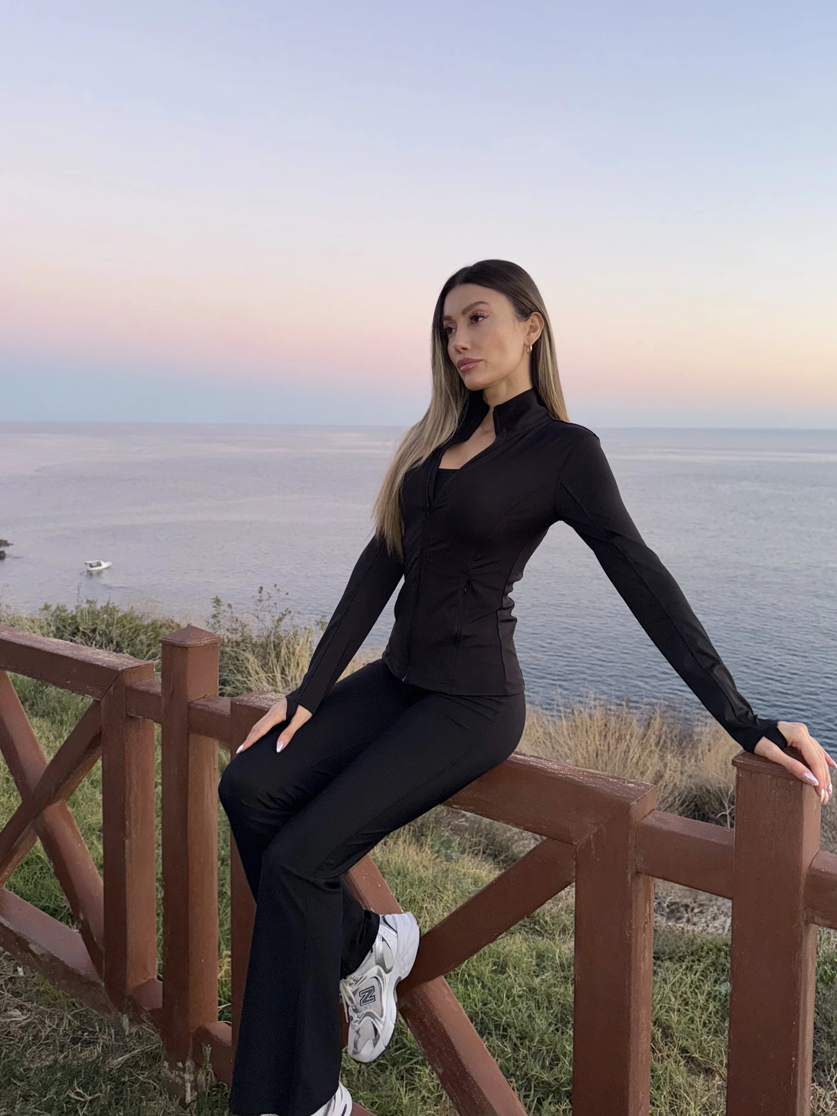 Fermuarlı Çift Cepli Parmak Geçmeli Slim Fit Spor Ceketi