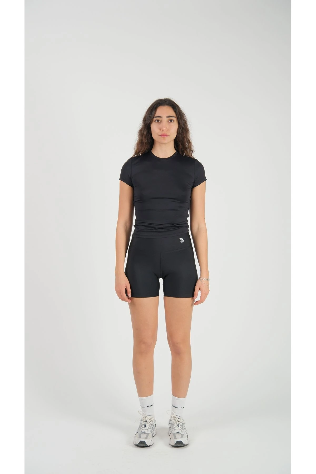 Siyah Bedene Oturan Tişört Long Fitted