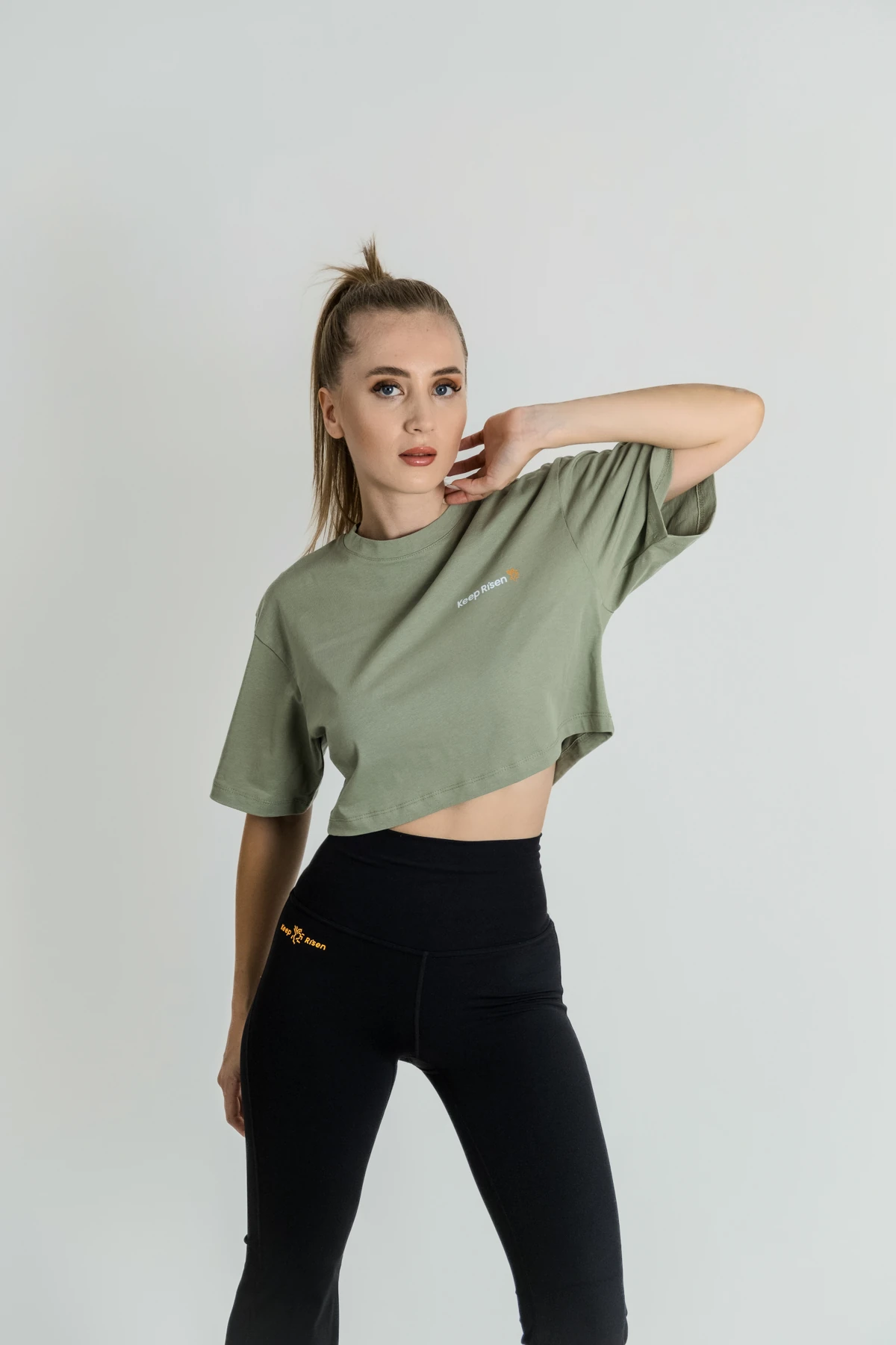 KEEP RISEN Crop T-Shirt Haki