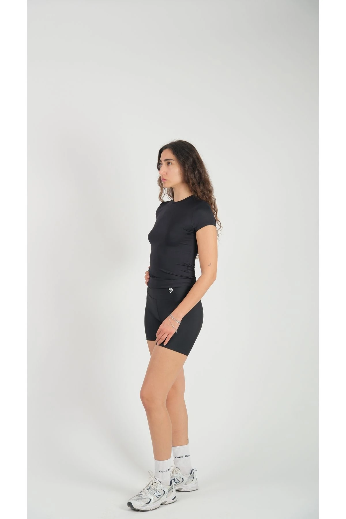 Siyah Bedene Oturan Tişört Long Fitted