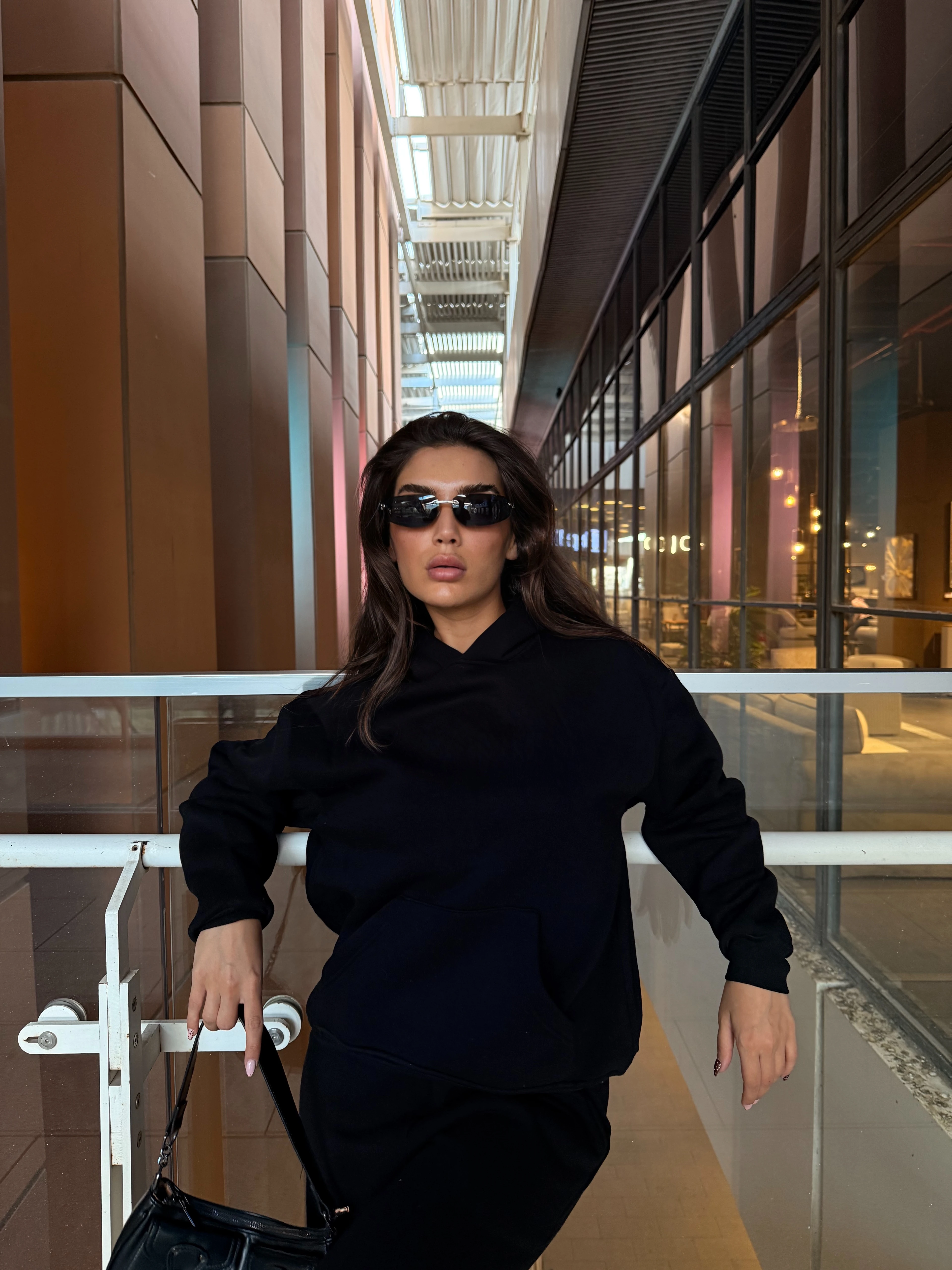 Zamansız Şıklıkta Kadın Oversize Hoodie ve Eşofman Takımı