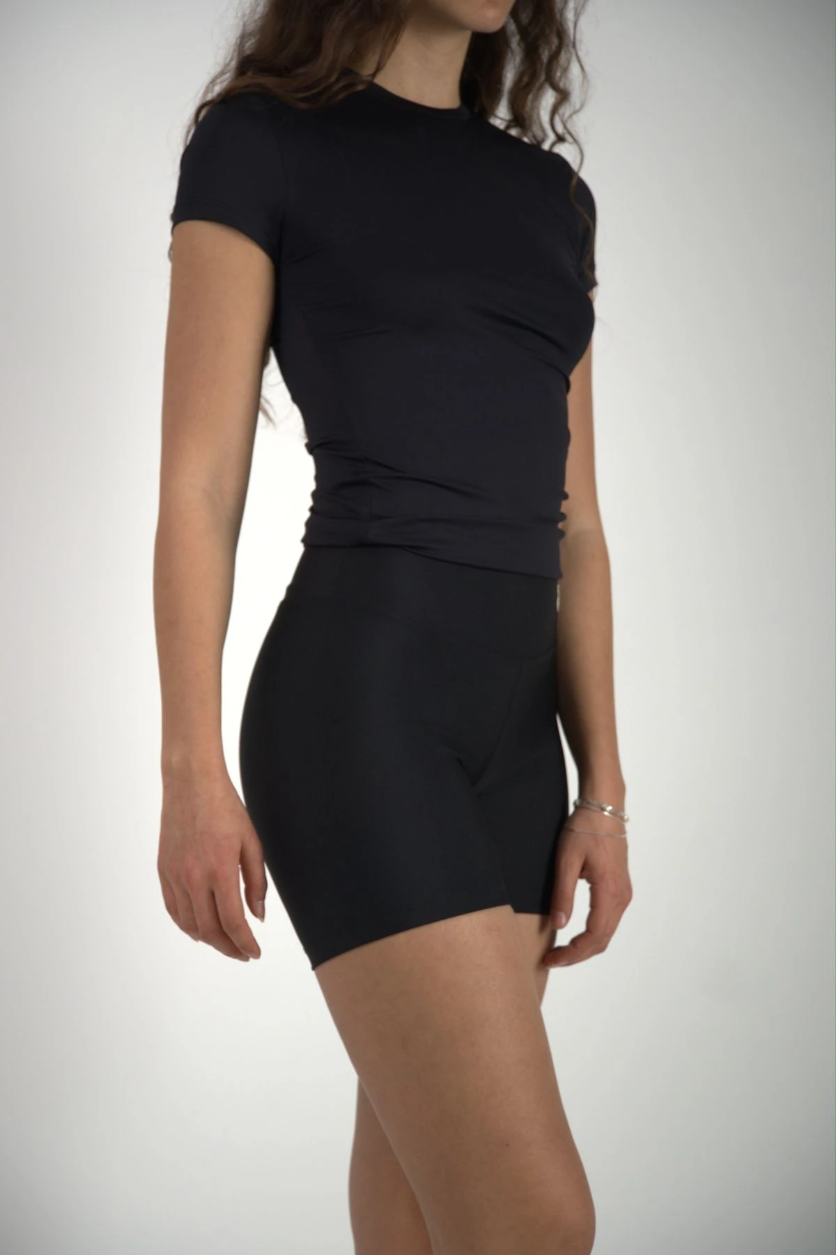 Siyah Bedene Oturan Tişört Long Fitted