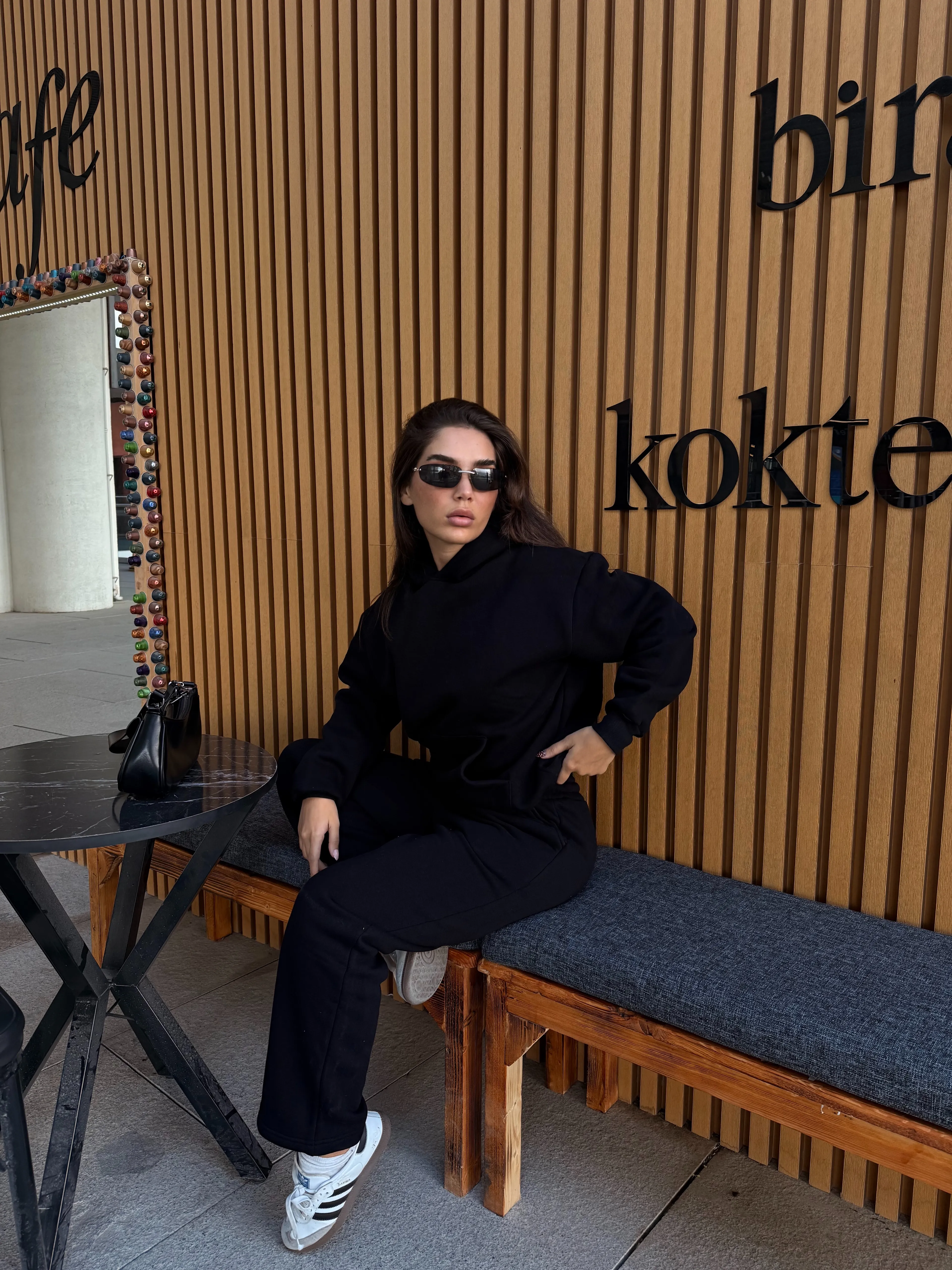 Zamansız Şıklıkta Kadın Oversize Hoodie ve Eşofman Takımı